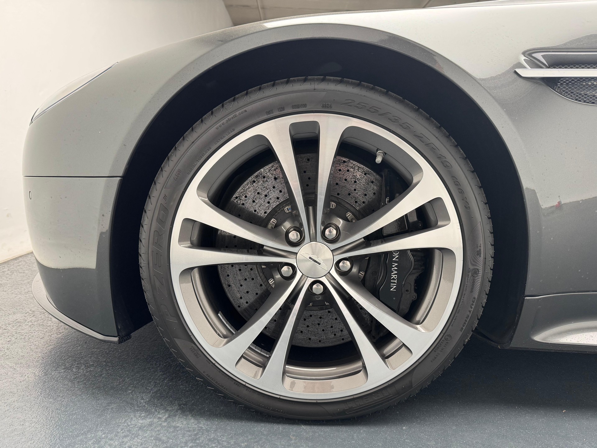 ASTON MARTIN V12 Vantage Coupé 6.0-image-3