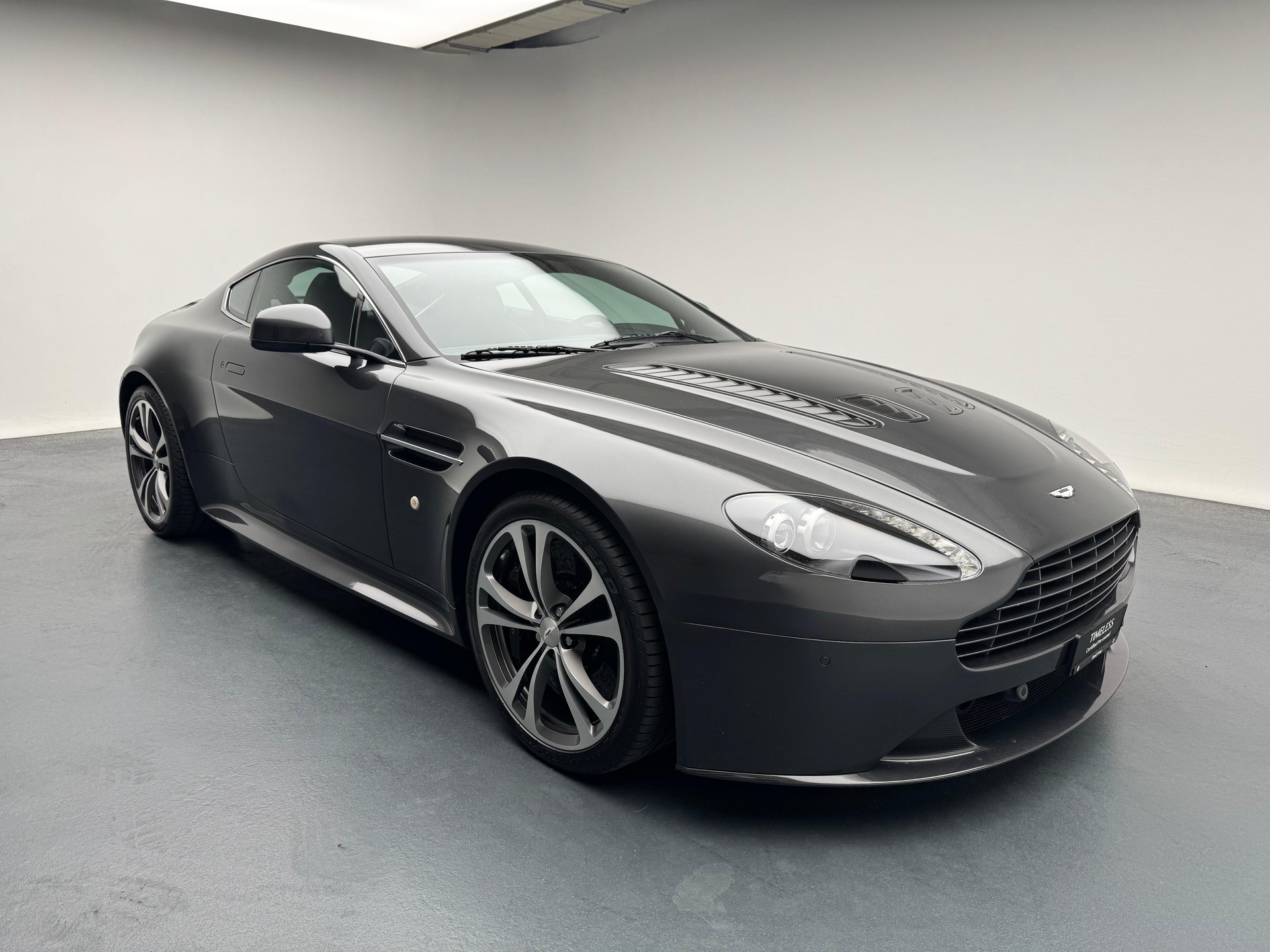 ASTON MARTIN V12 Vantage Coupé 6.0-image-0