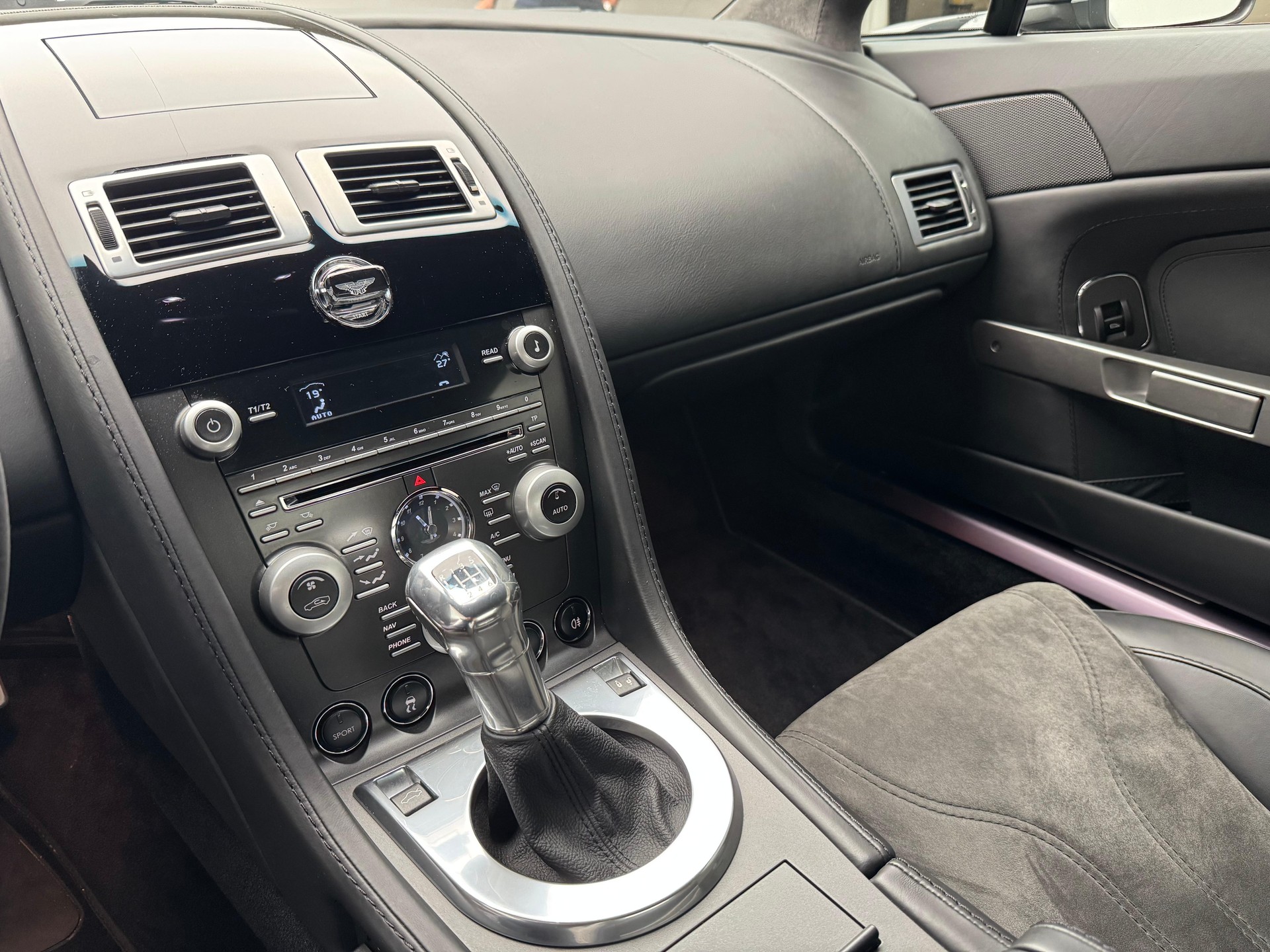 ASTON MARTIN V12 Vantage Coupé 6.0-image-6