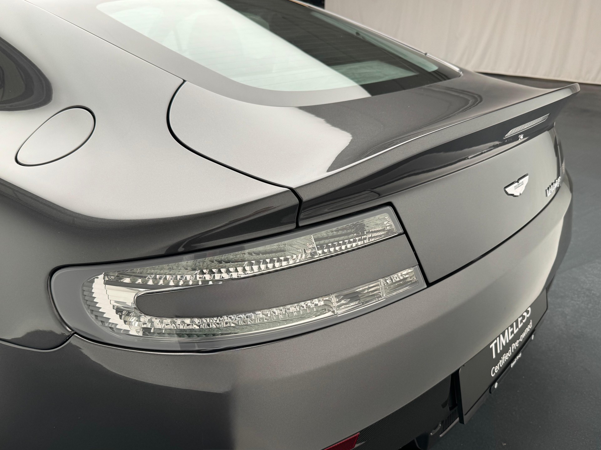 ASTON MARTIN V12 Vantage Coupé 6.0-image-11
