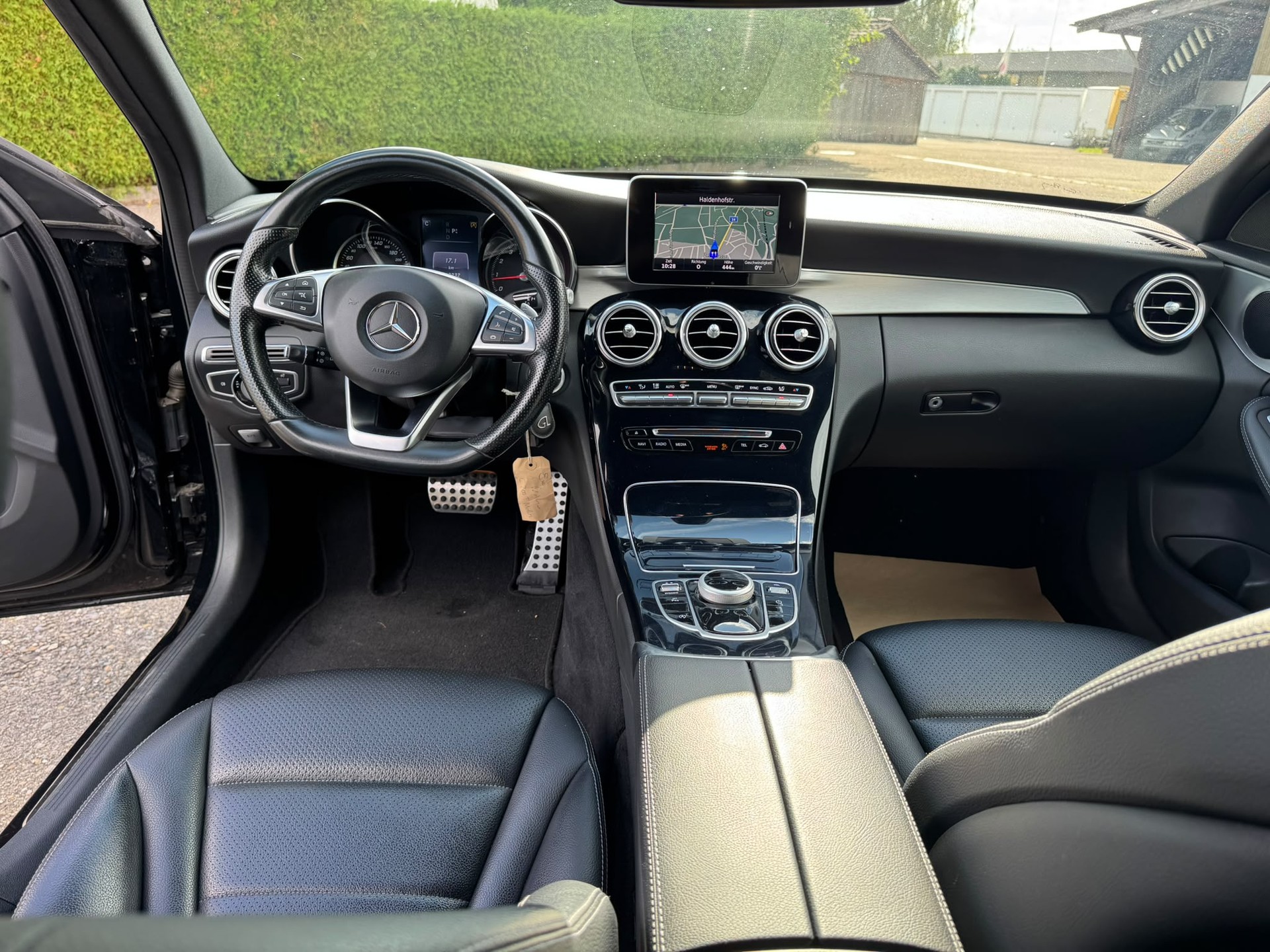 MERCEDES-BENZ C 200 AMG Line 4Matic 7G-Tronic-image-8