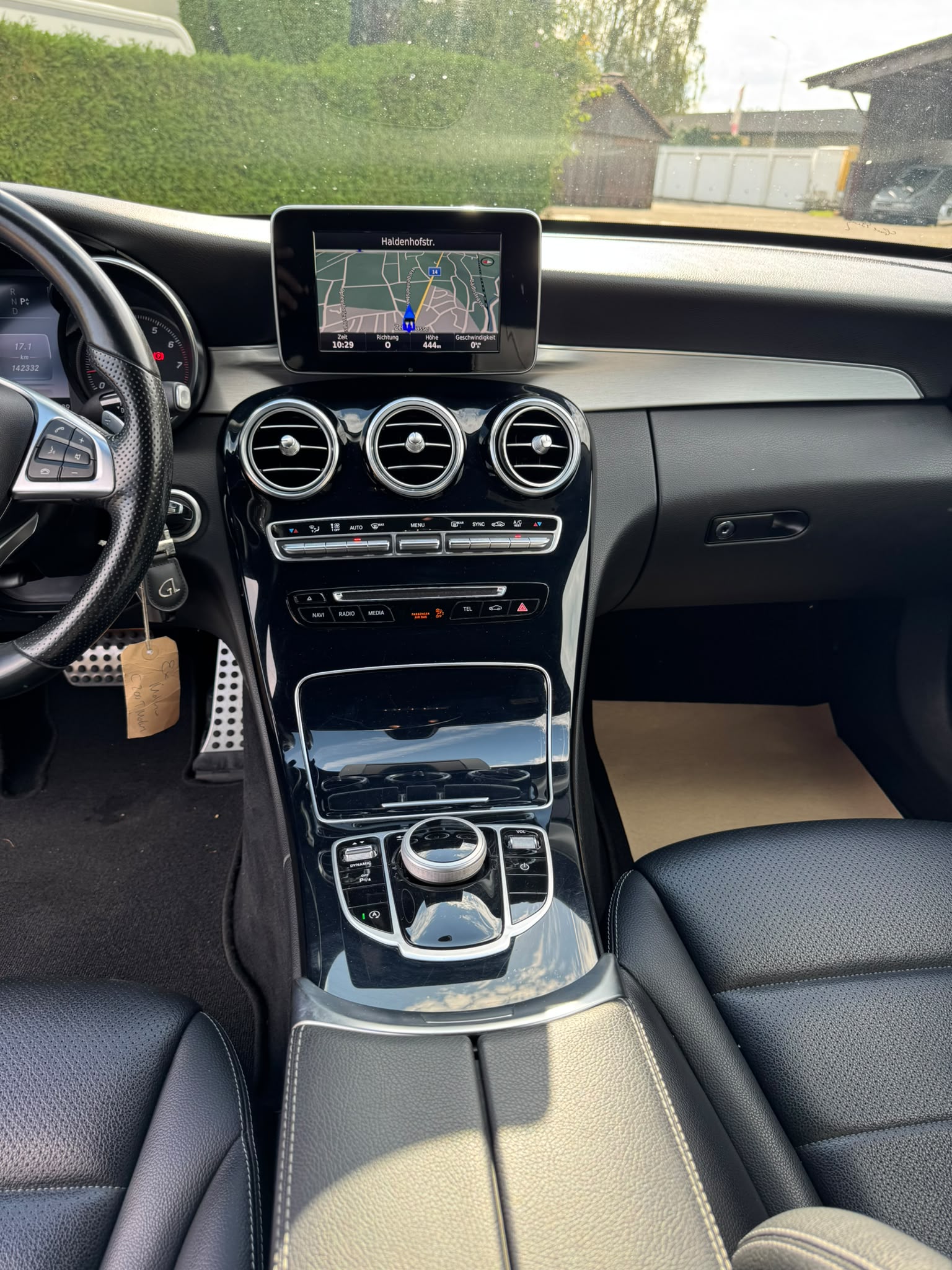 MERCEDES-BENZ C 200 AMG Line 4Matic 7G-Tronic-image-11