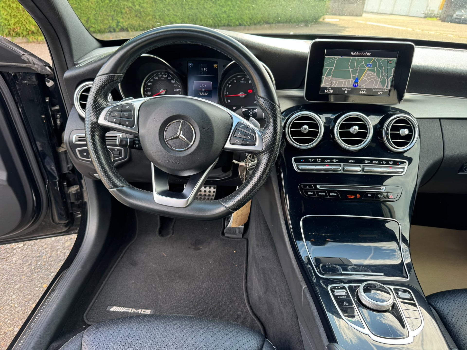 MERCEDES-BENZ C 200 AMG Line 4Matic 7G-Tronic-image-9