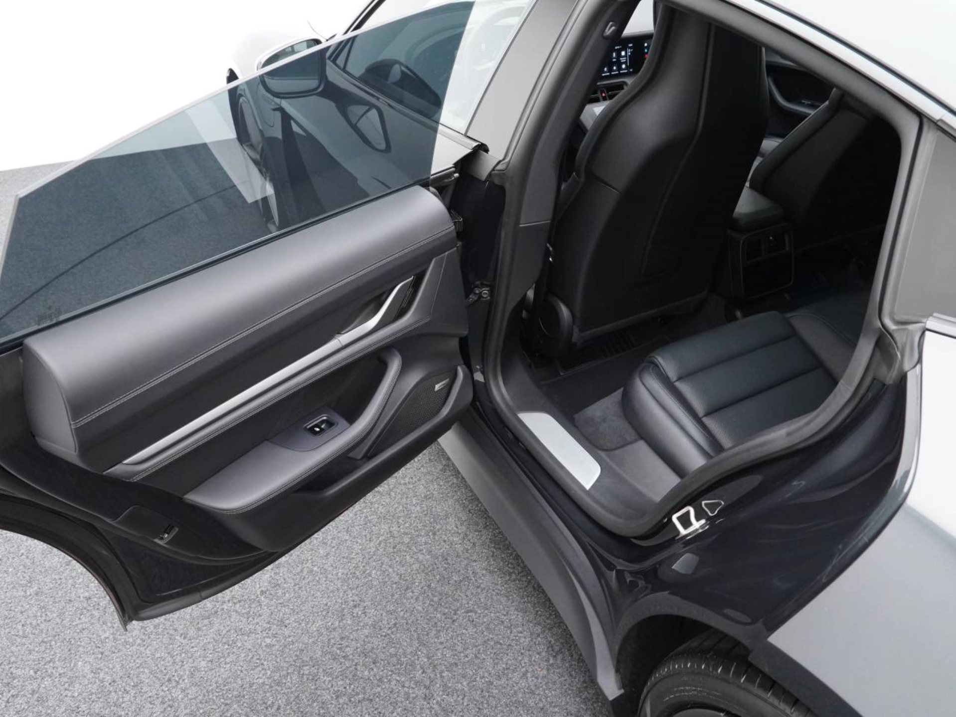 PORSCHE Taycan 4S-image-25
