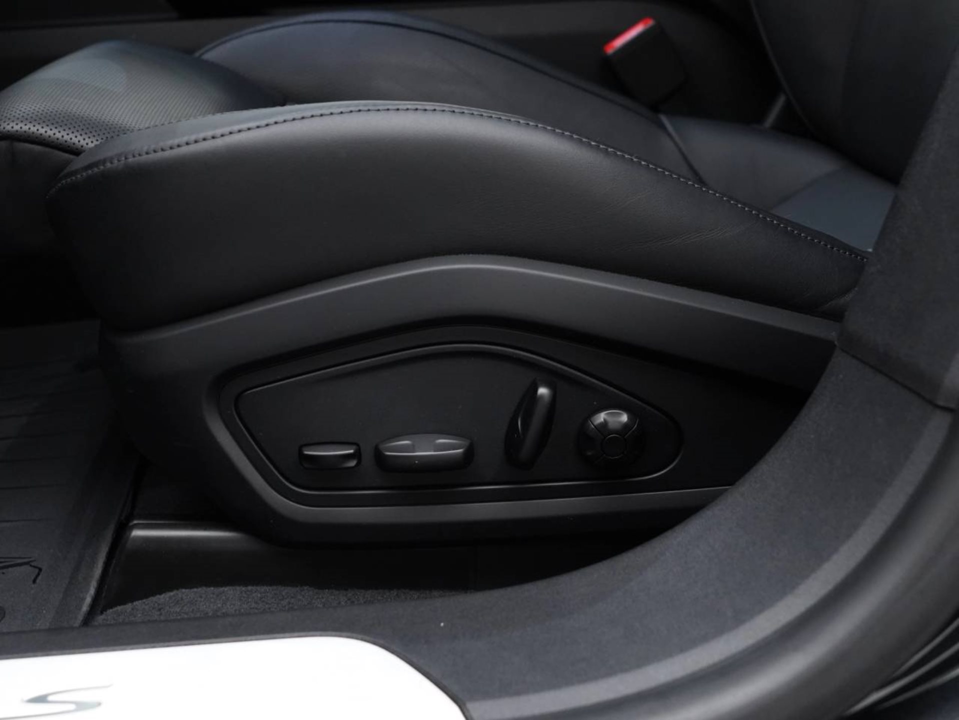 PORSCHE Taycan 4S-image-20
