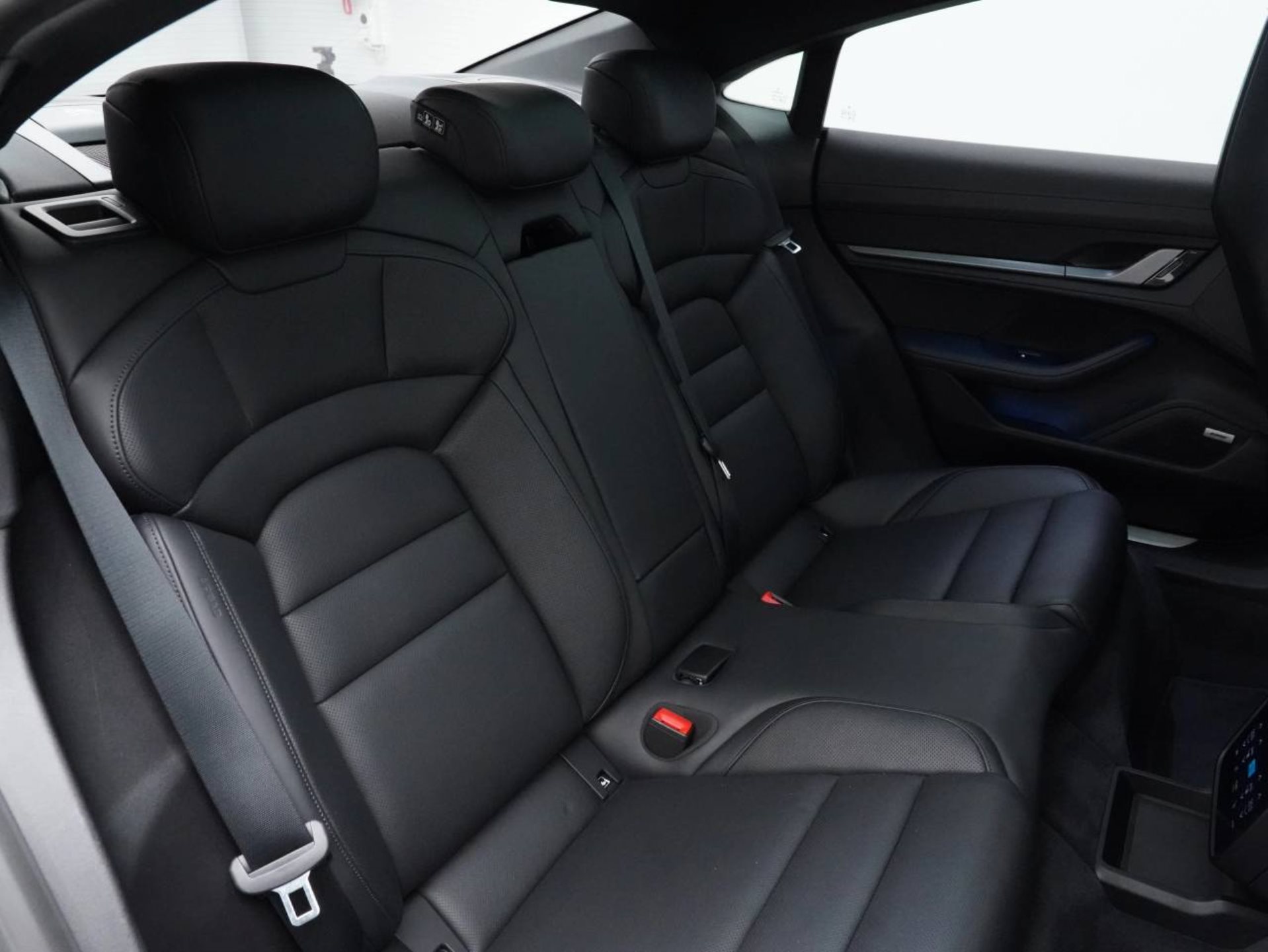 PORSCHE Taycan 4S-image-28