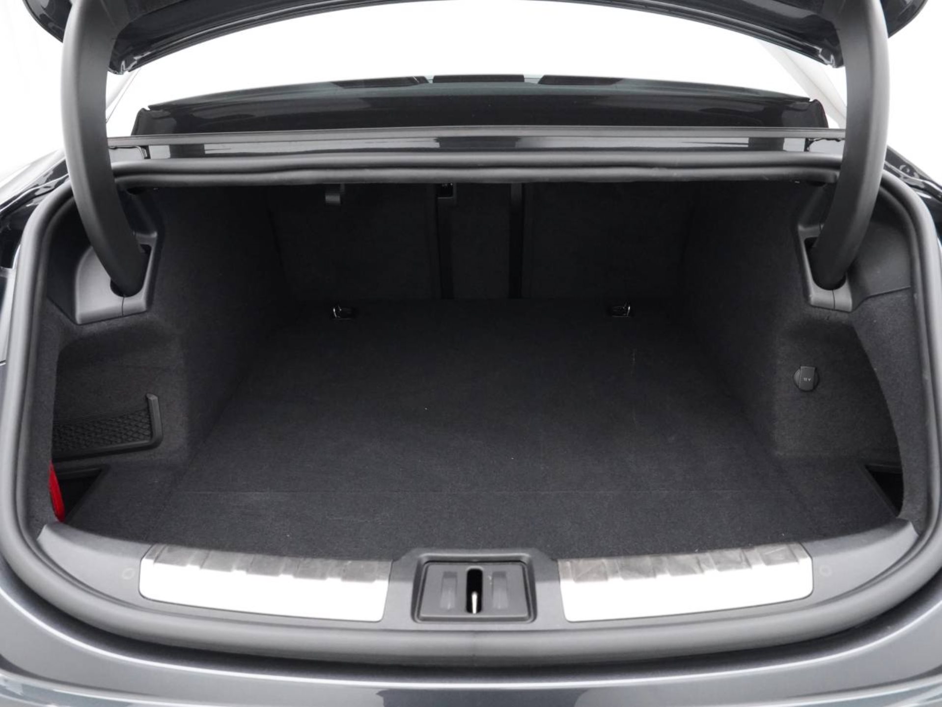 PORSCHE Taycan 4S-image-30