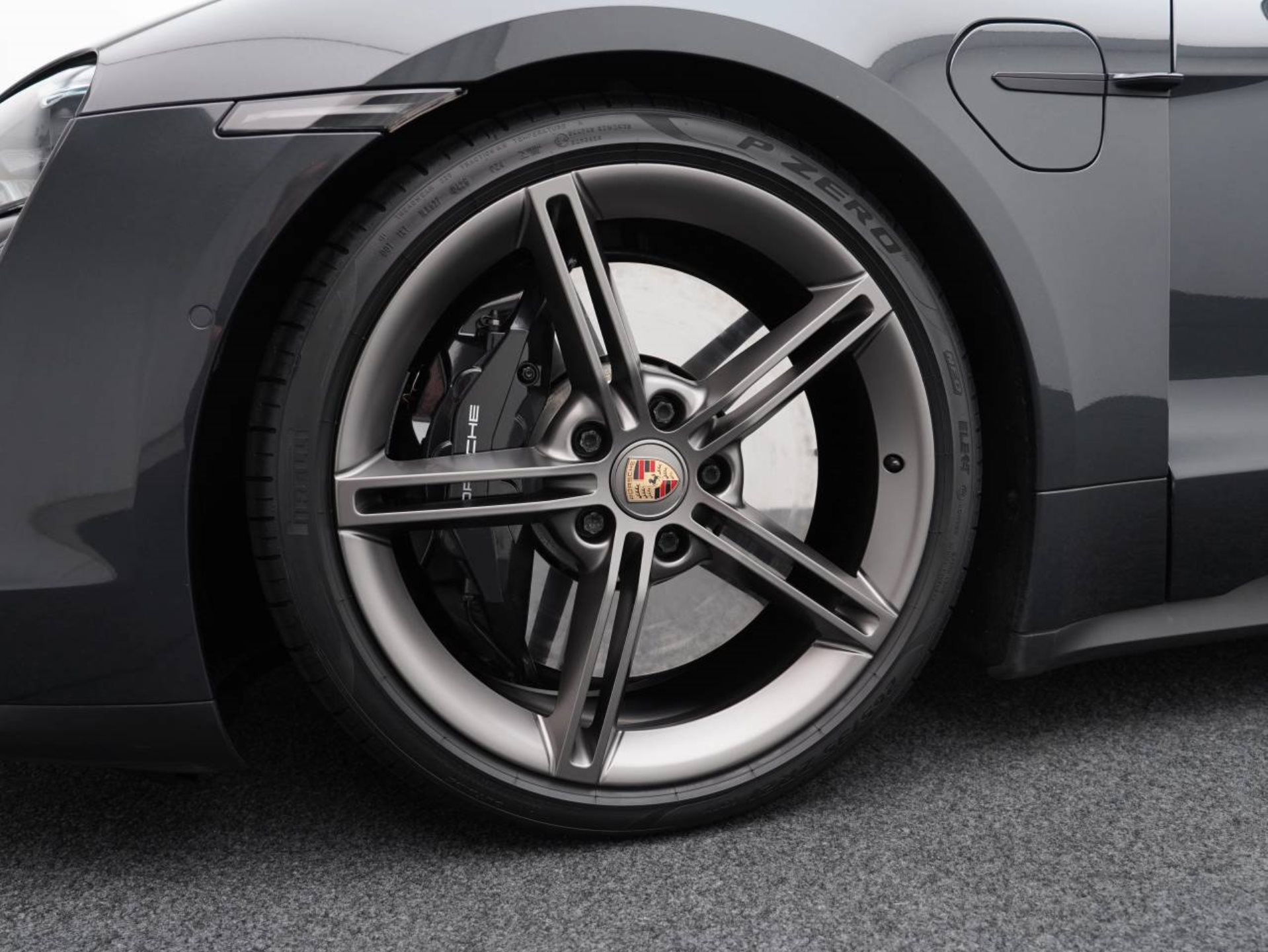 PORSCHE Taycan 4S-image-10