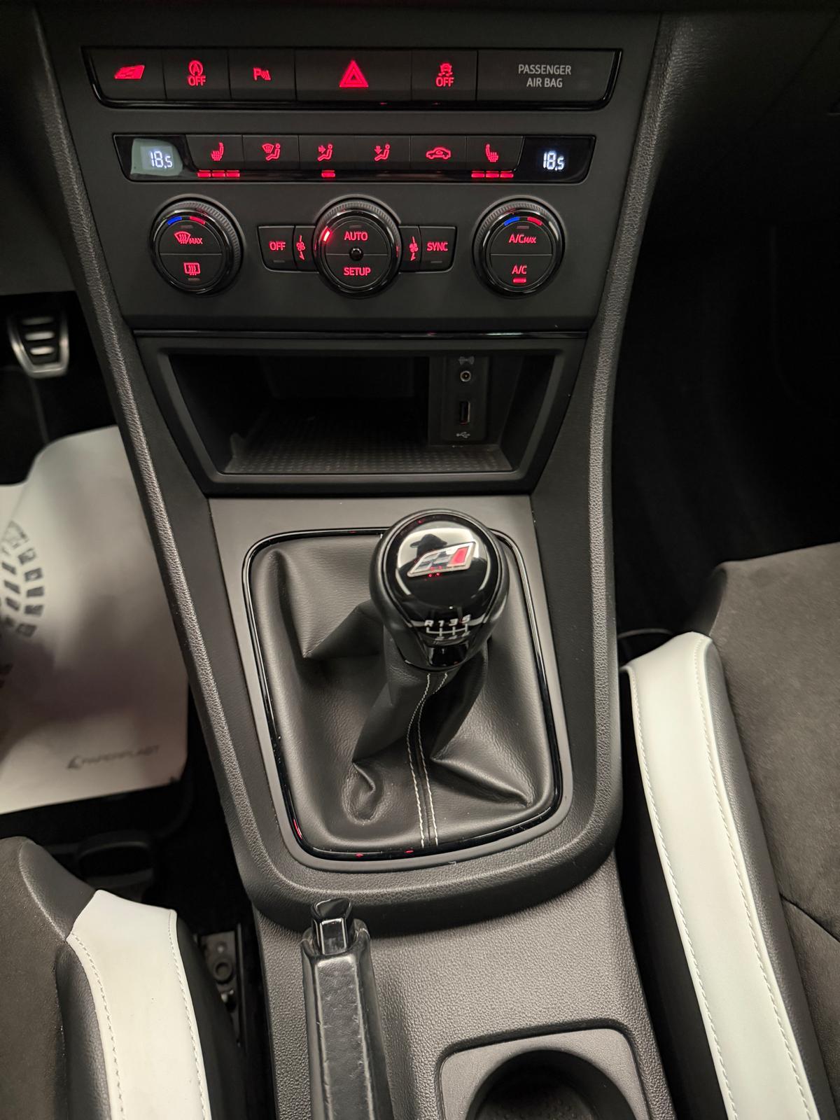 SEAT Leon 2.0 TSI 280 Cupra-image-16
