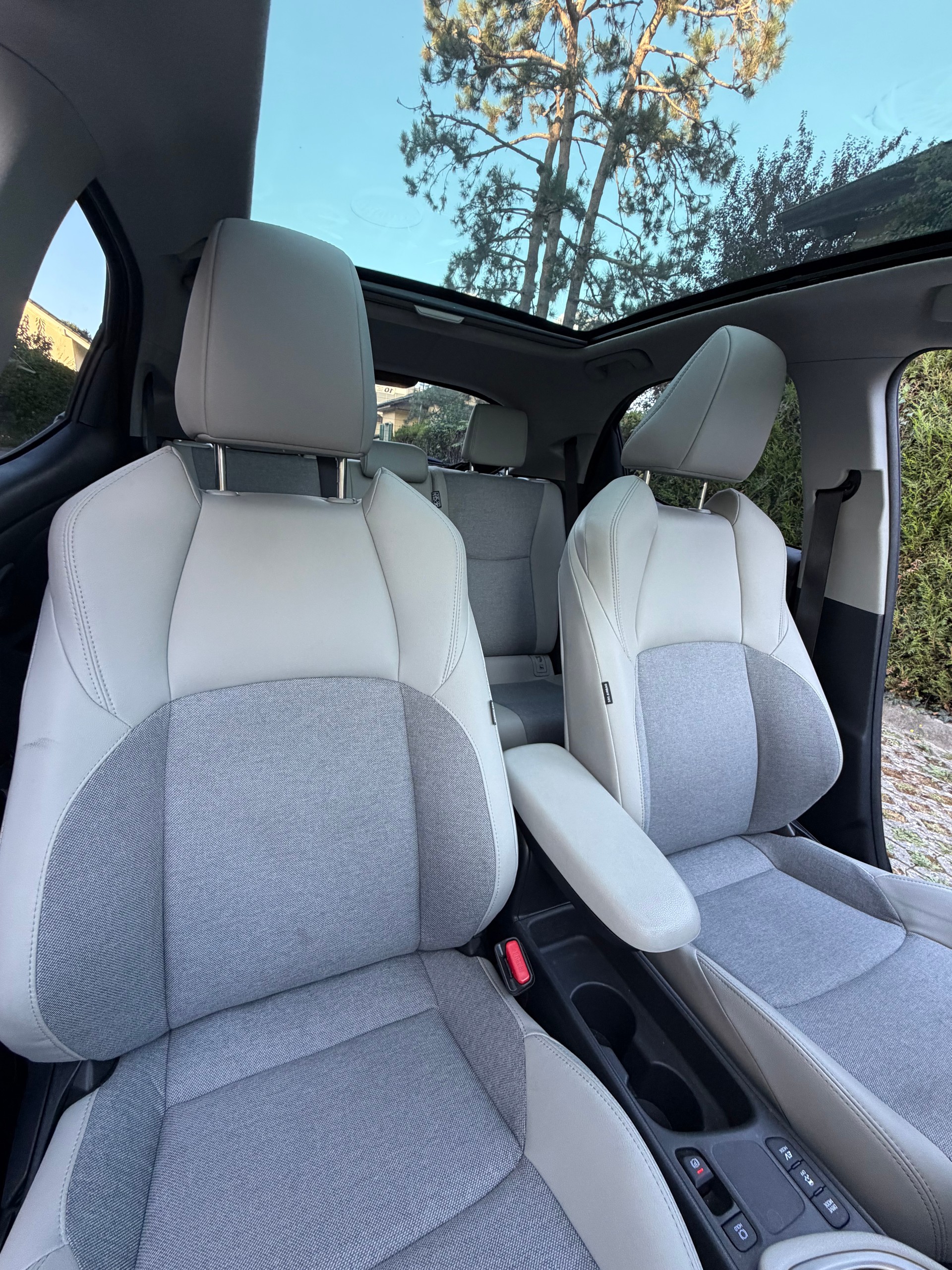 TOYOTA Yaris 1.5 Premium e-CVT-image-10