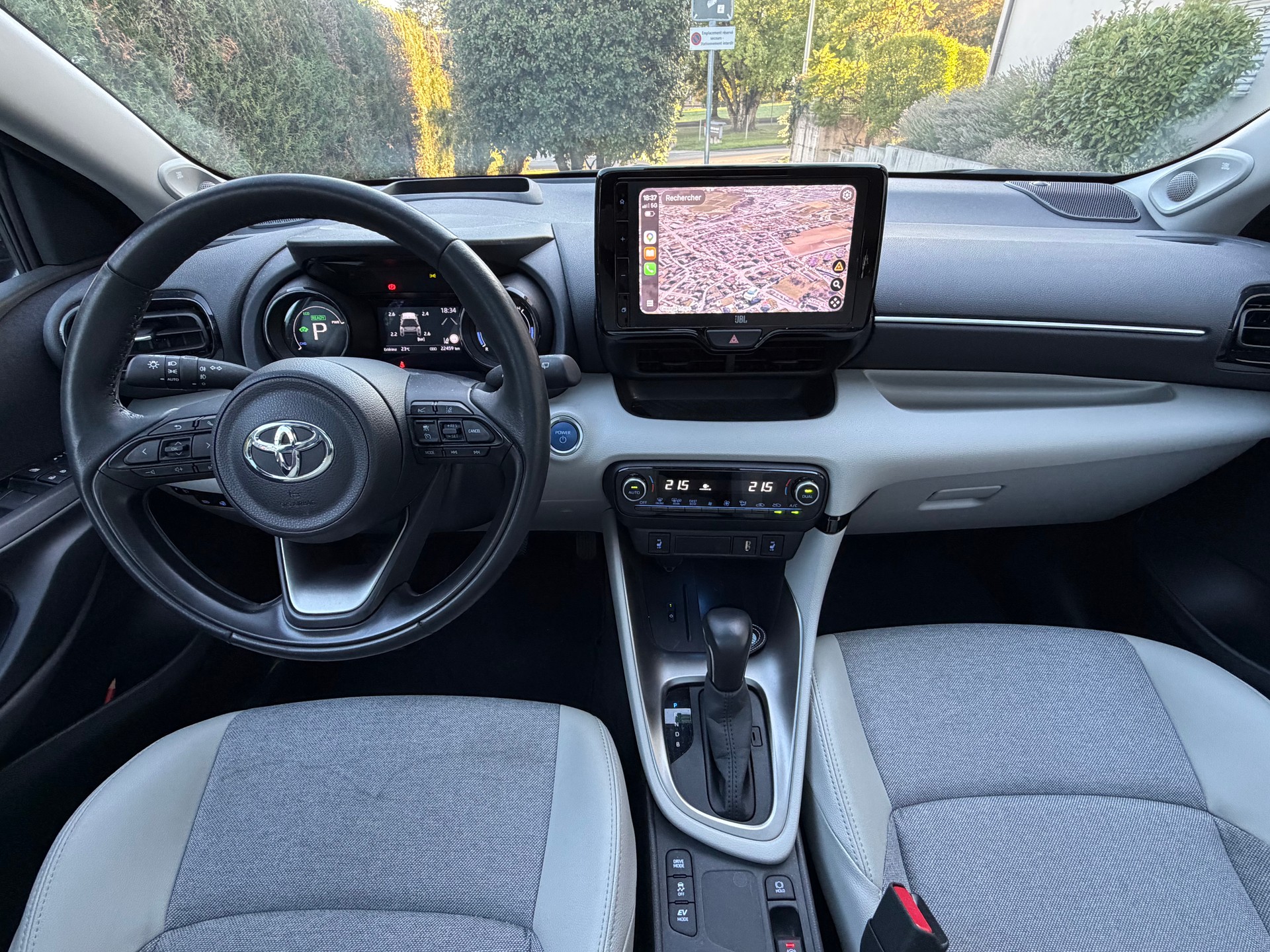 TOYOTA Yaris 1.5 Premium e-CVT-image-7
