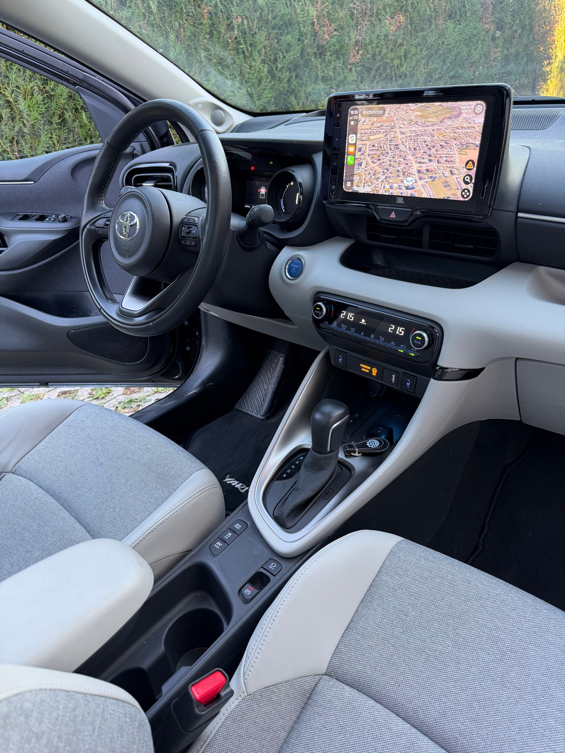 TOYOTA Yaris 1.5 Premium e-CVT-image-8