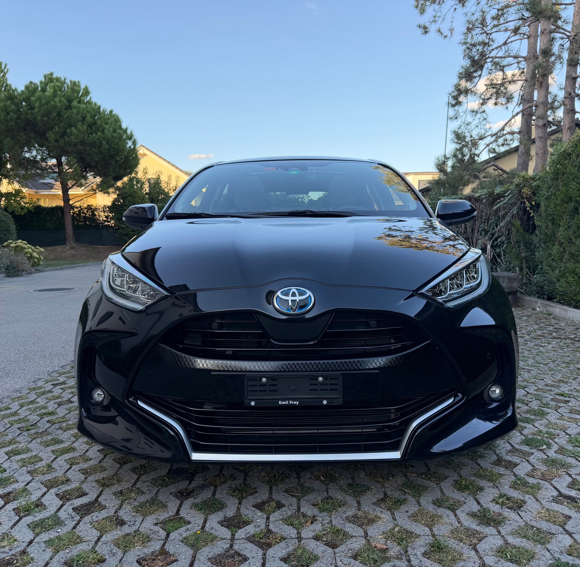 TOYOTA Yaris 1.5 Premium e-CVT-image-0