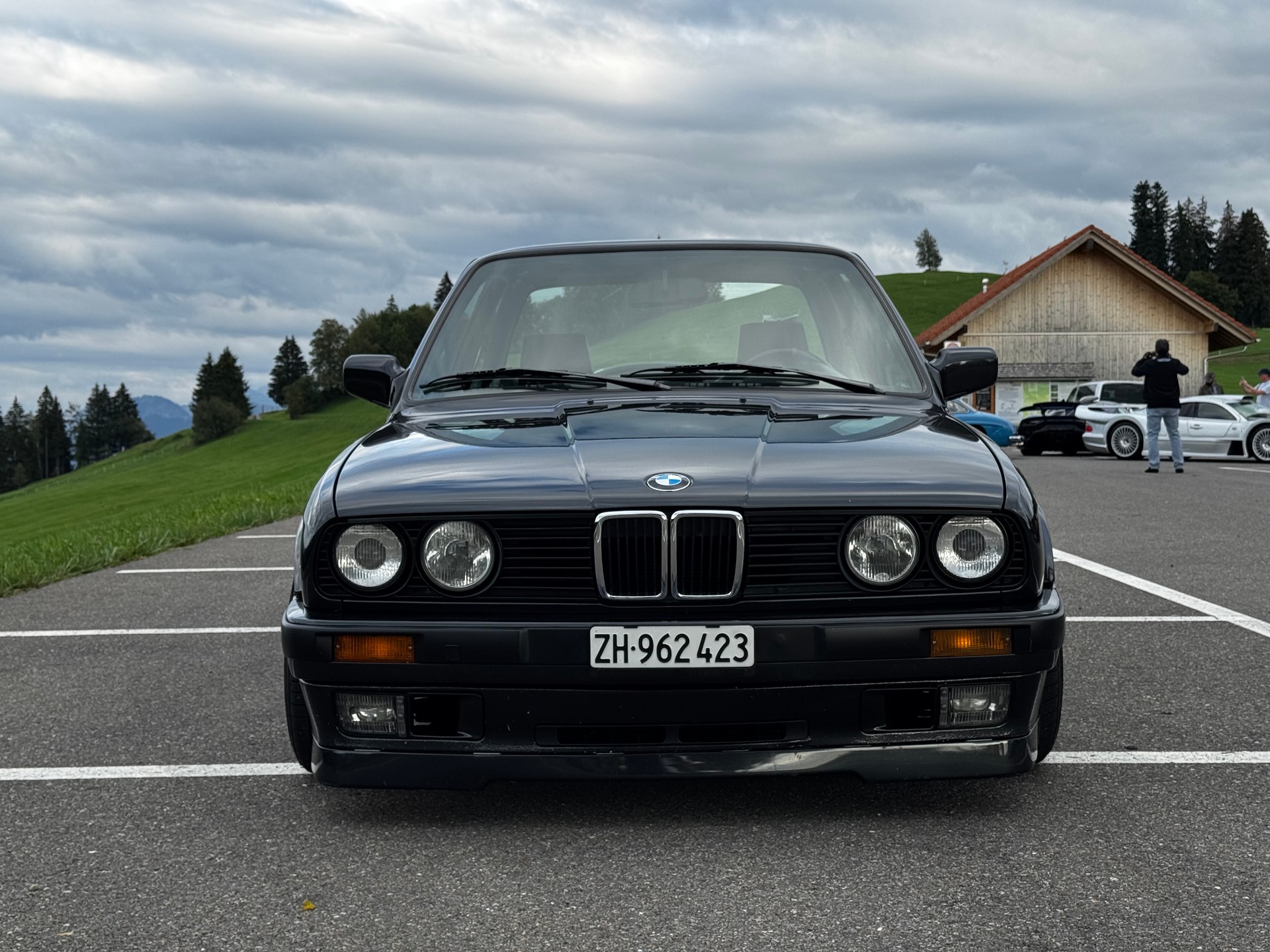 BMW 325i-image-2