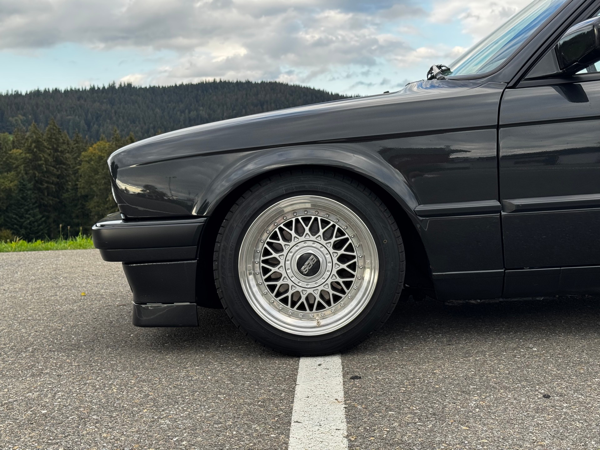 BMW 325i-image-3