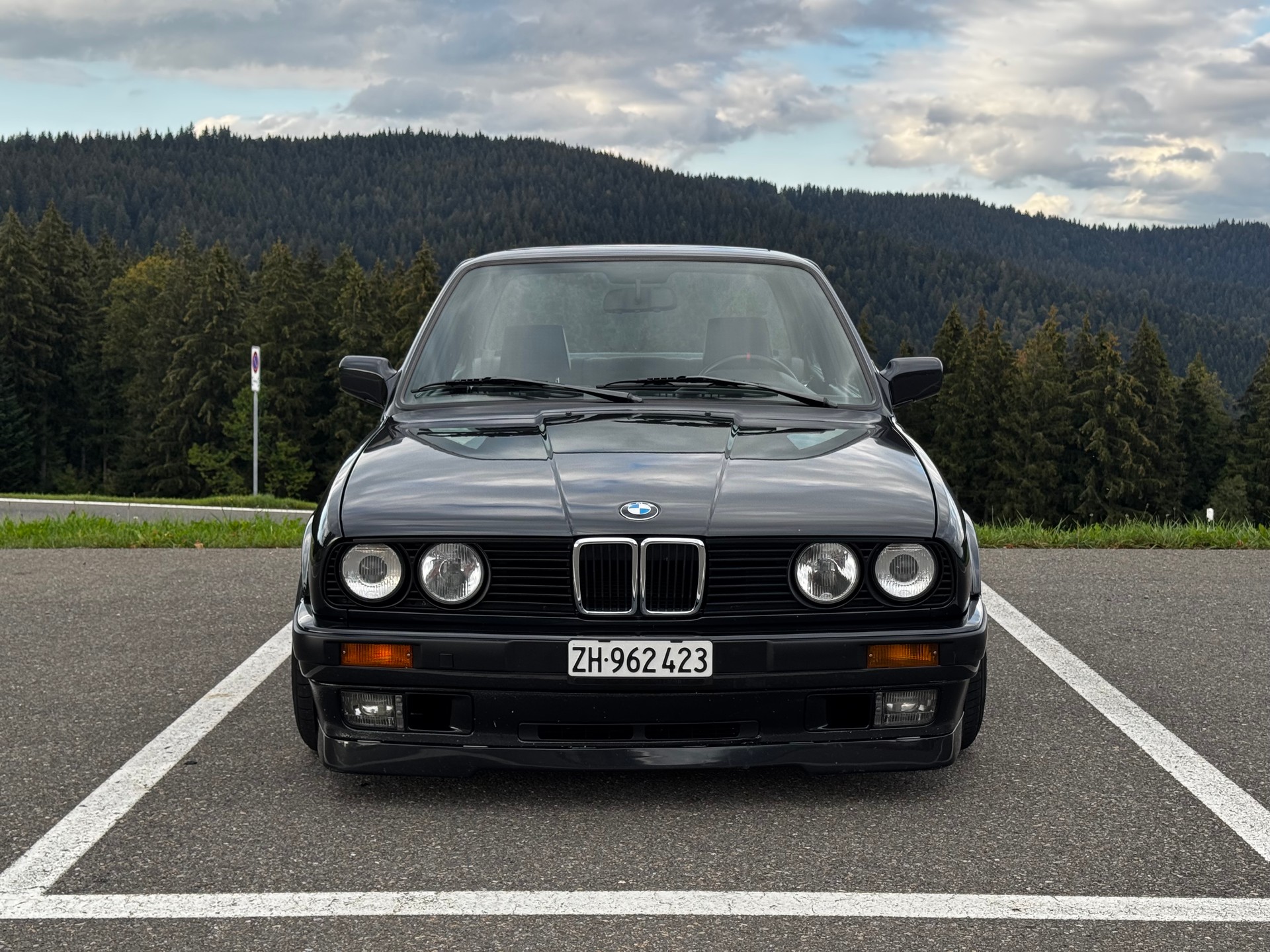 BMW 325i-image-10