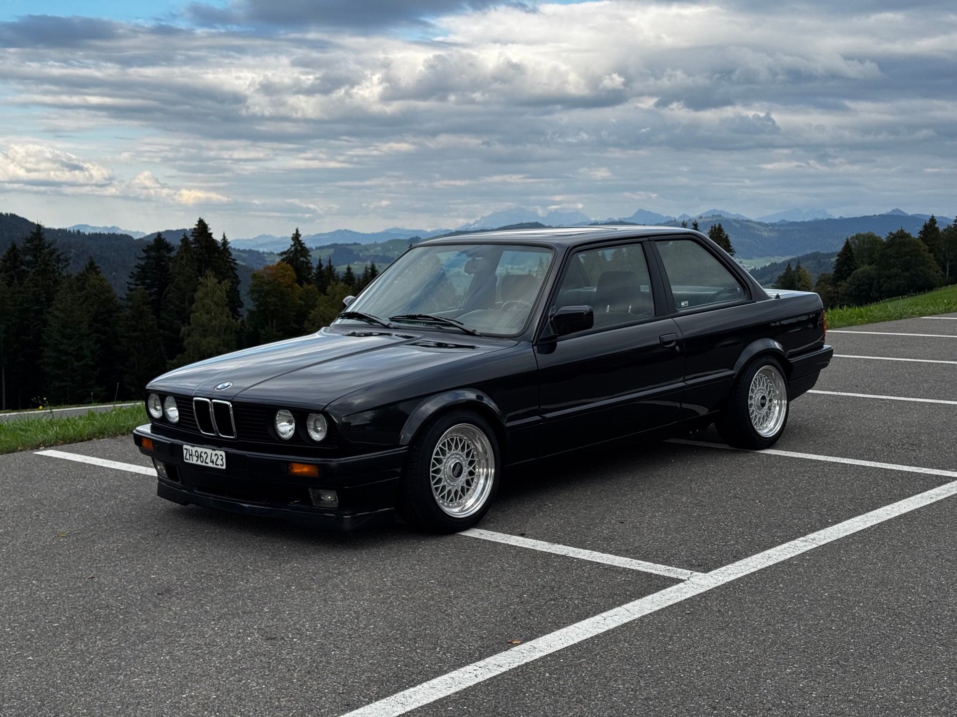 BMW 325i-image-0