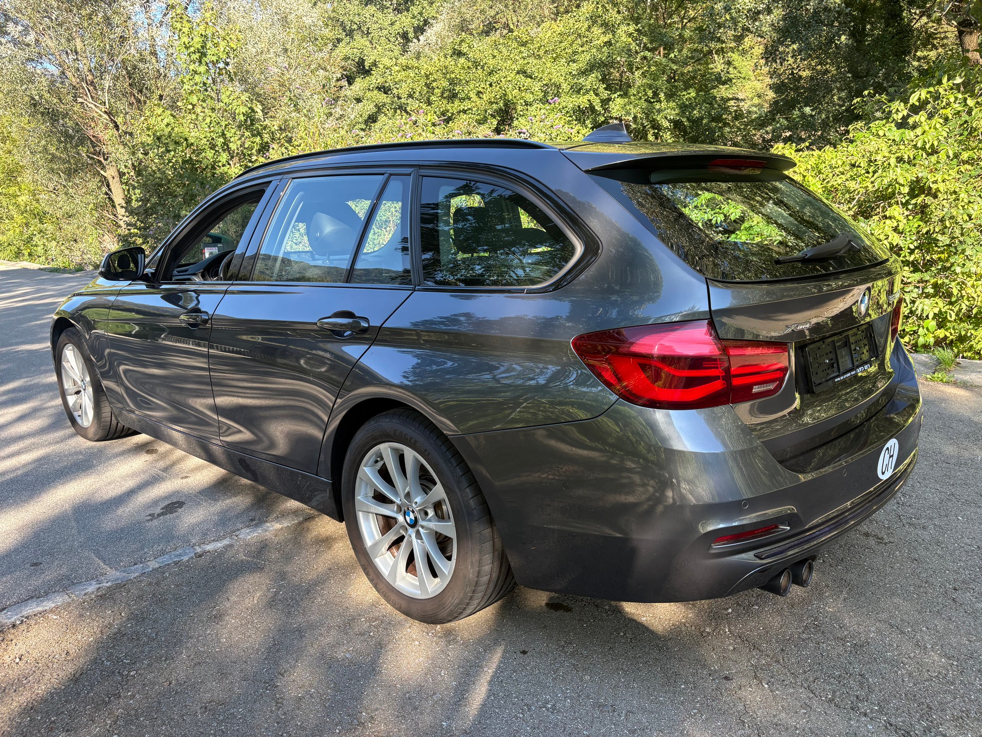 BMW 320d xDrive Touring Sport Line Steptronic-image-4