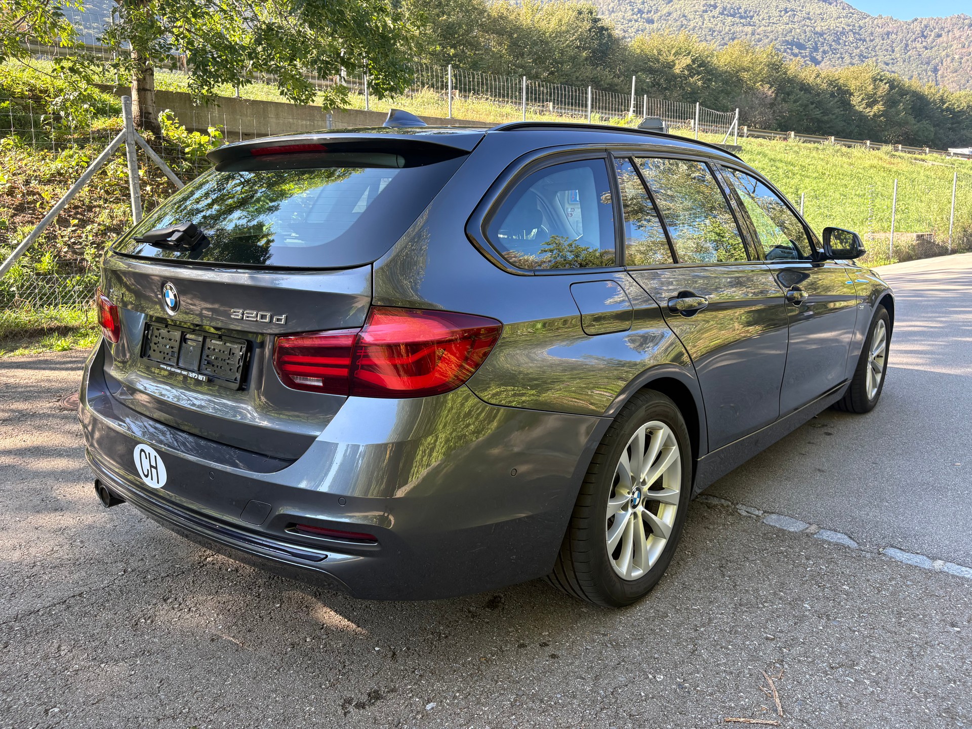 BMW 320d xDrive Touring Sport Line Steptronic-image-2