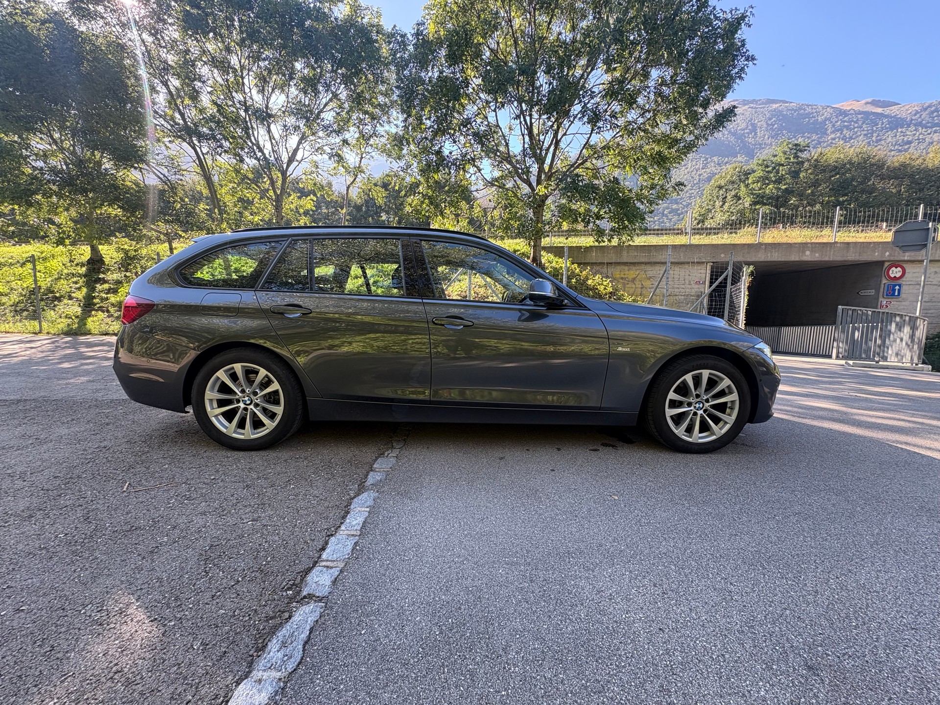 BMW 320d xDrive Touring Sport Line Steptronic-image-1