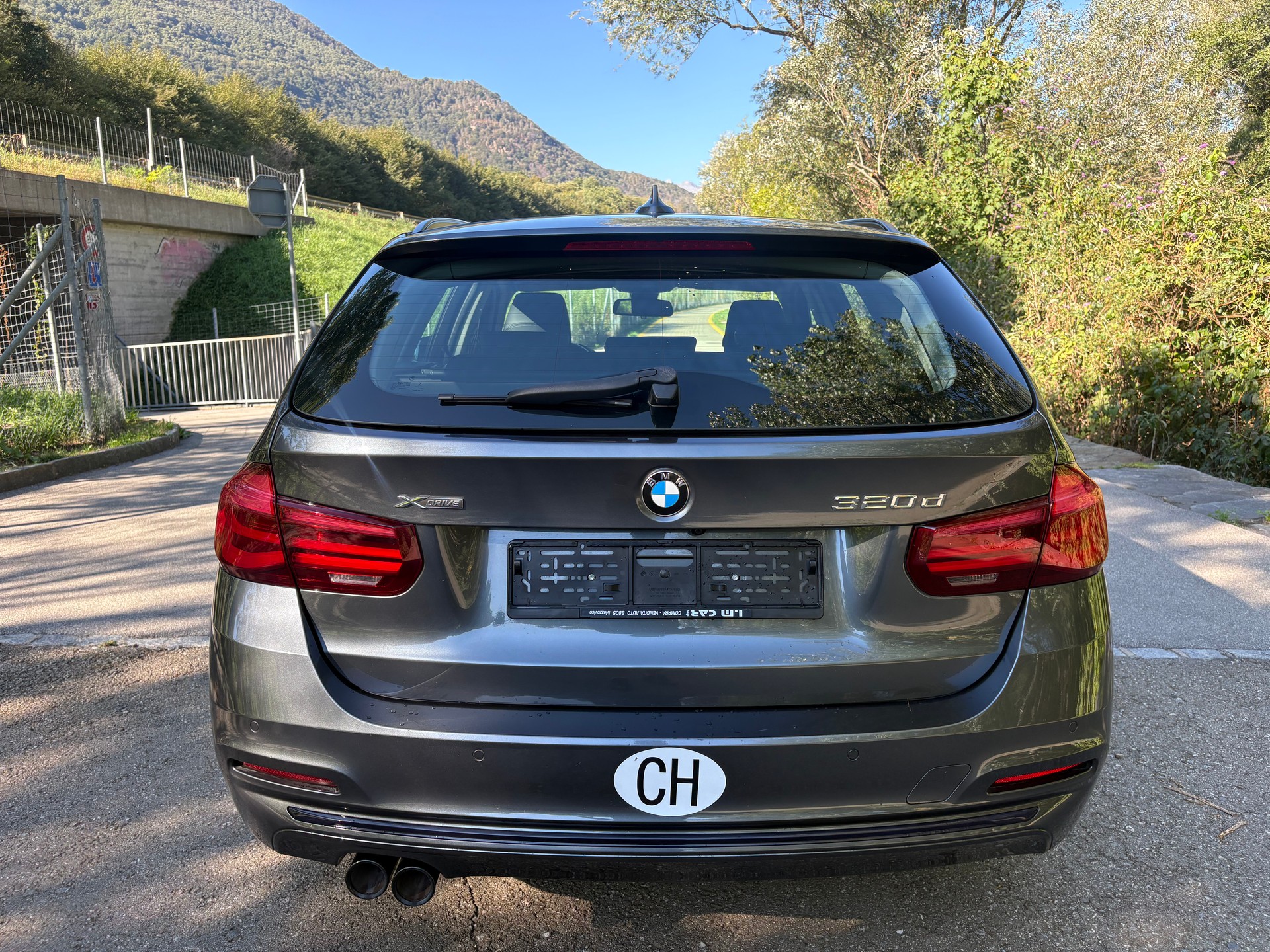 BMW 320d xDrive Touring Sport Line Steptronic-image-3