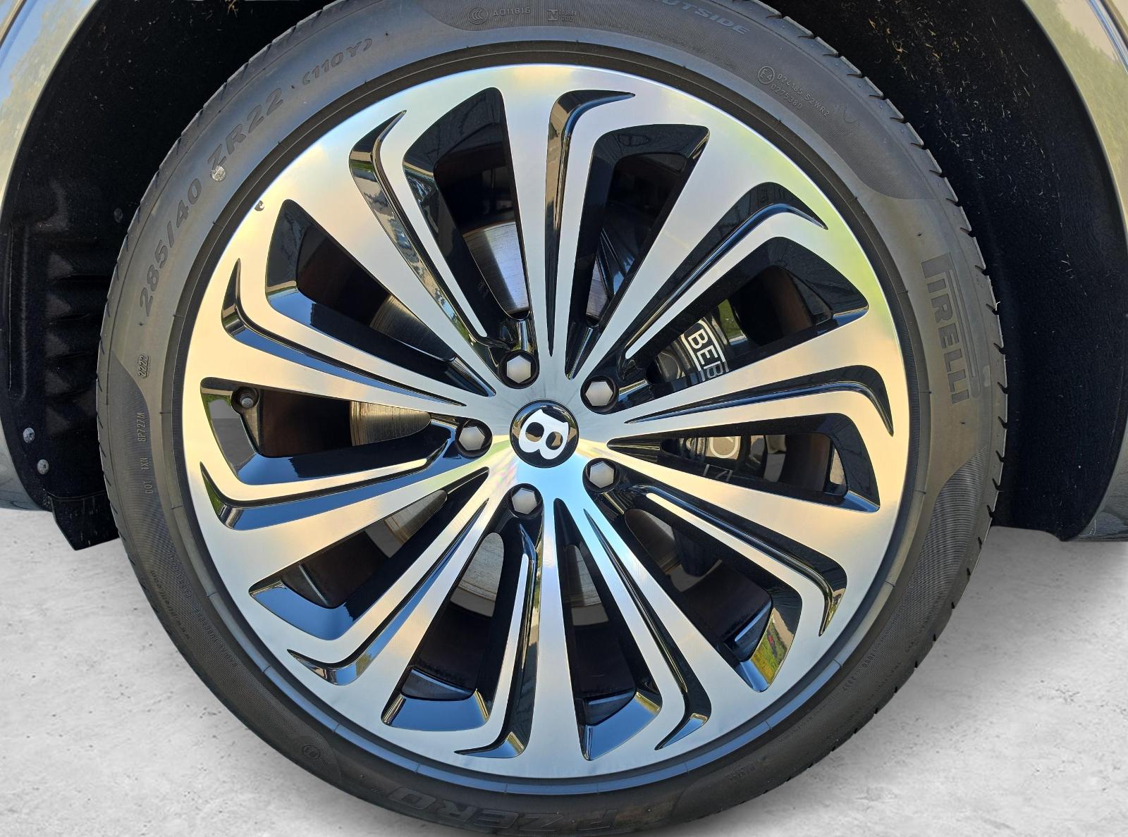 BENTLEY Bentayga 4.0 V8 EWB Azure-image-18