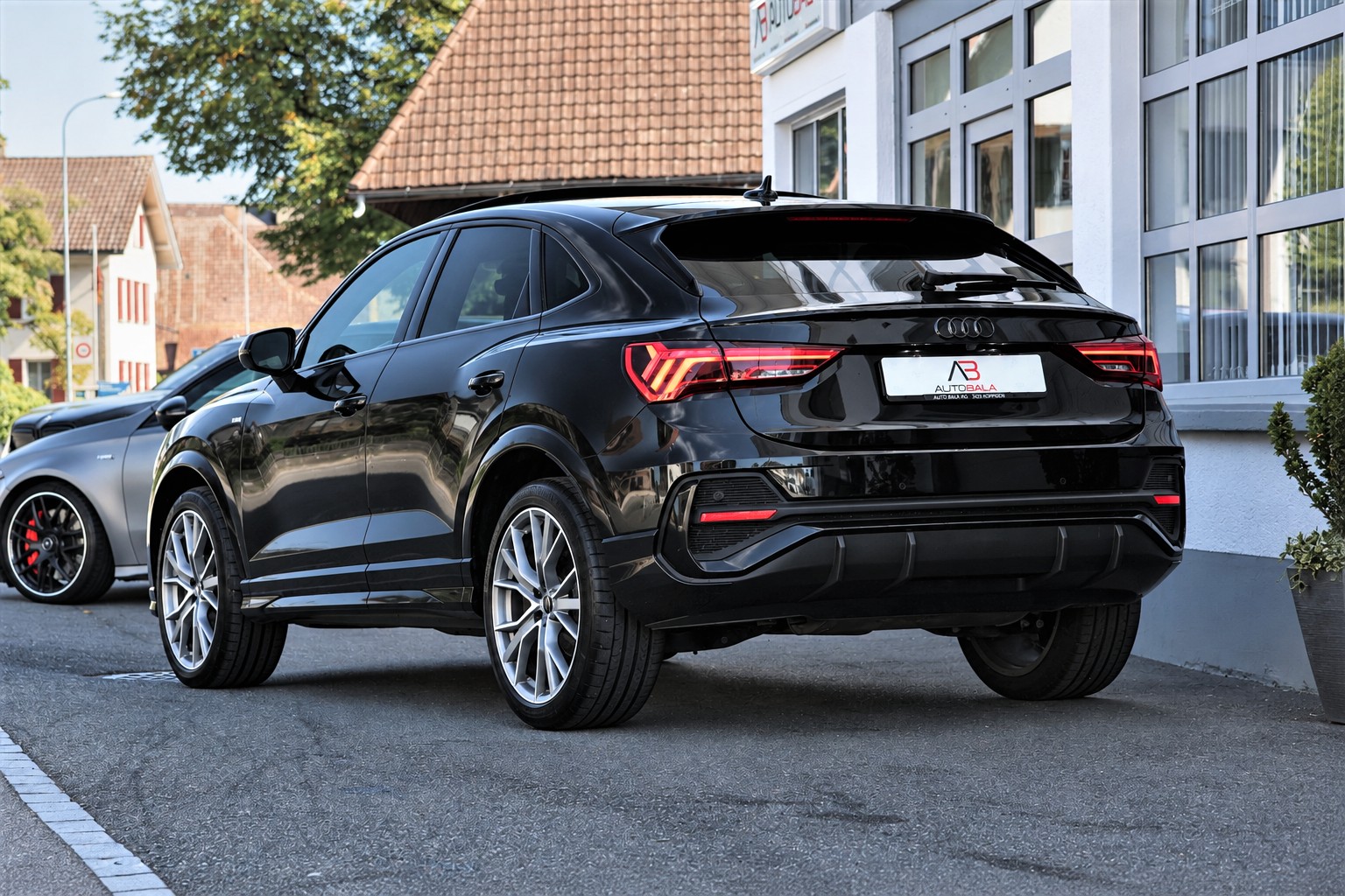 AUDI Q3 Sportback 35 TFSI S line Attraction S-tronic (CH)-image-2