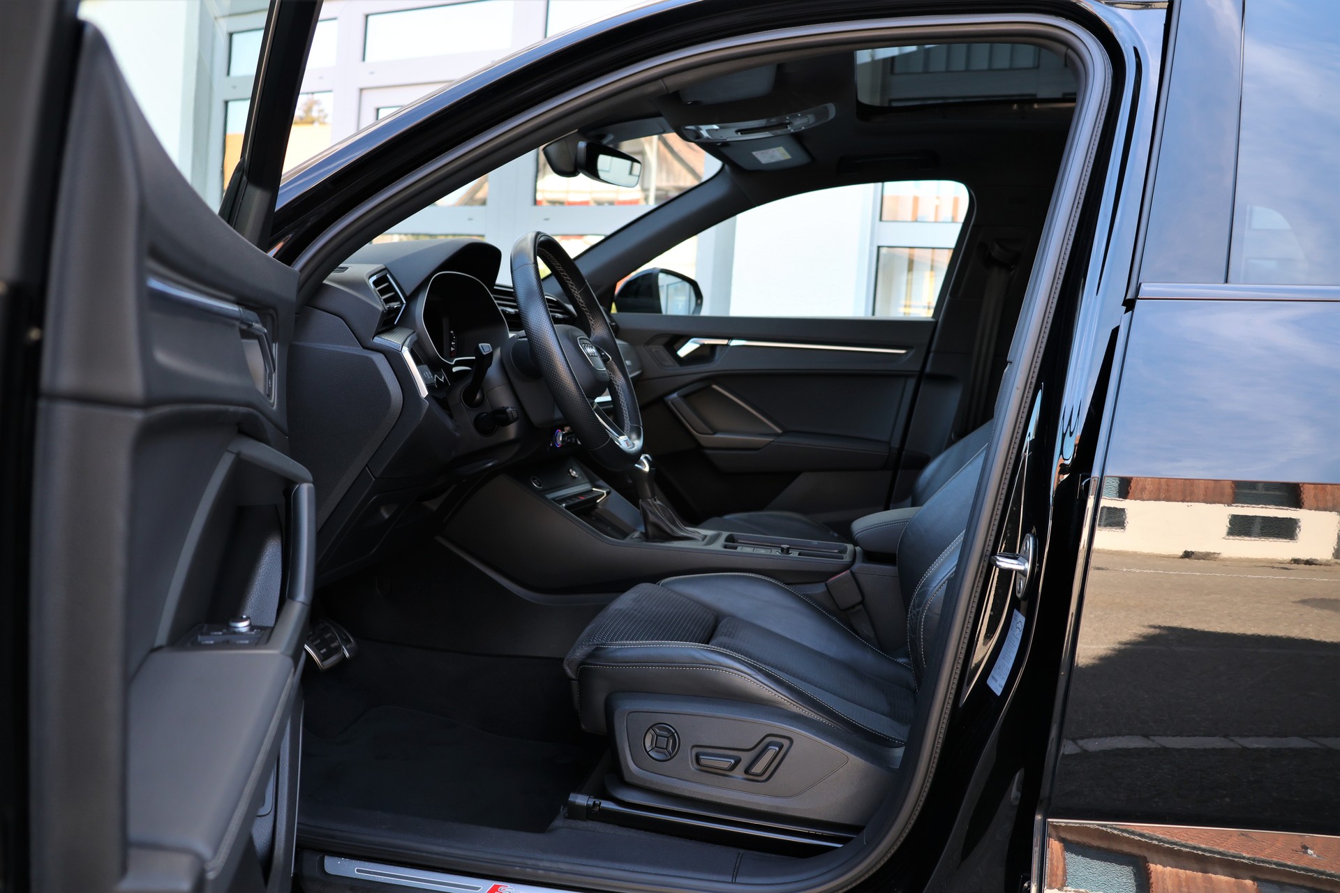 AUDI Q3 Sportback 35 TFSI S line Attraction S-tronic (CH)-image-10
