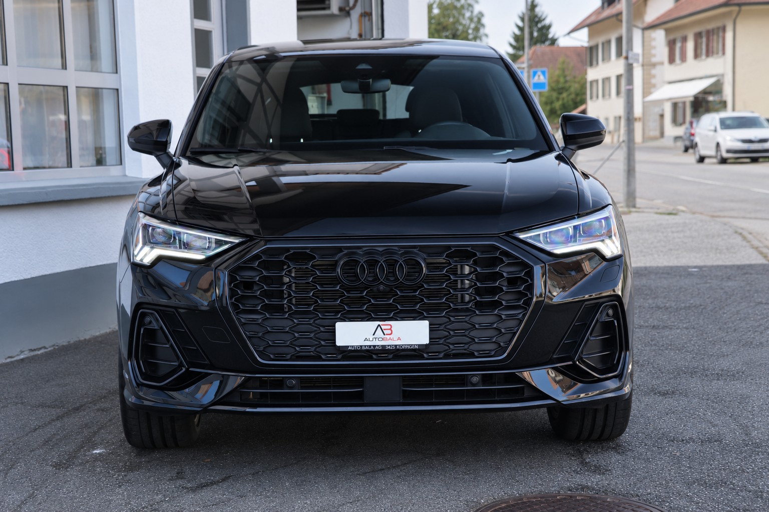 AUDI Q3 Sportback 35 TFSI S line Attraction S-tronic (CH)-image-1
