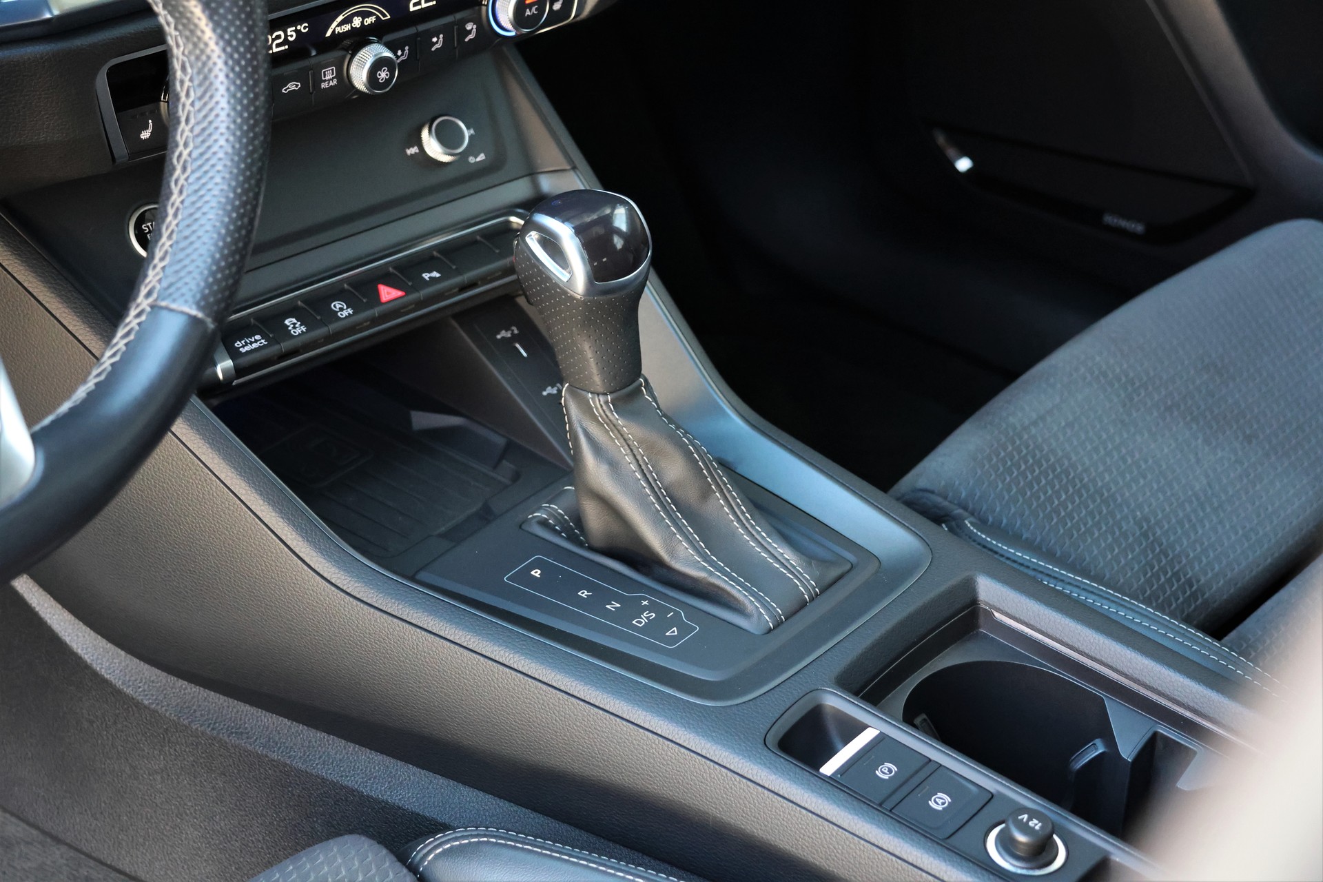 AUDI Q3 Sportback 35 TFSI S line Attraction S-tronic (CH)-image-12