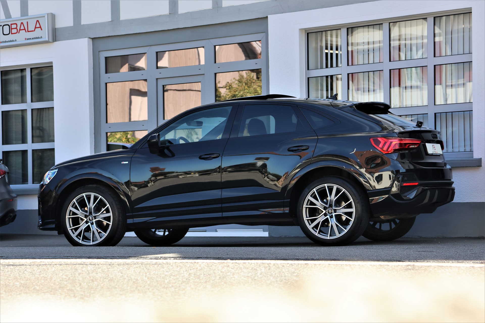 AUDI Q3 Sportback 35 TFSI S line Attraction S-tronic (CH)-image-3