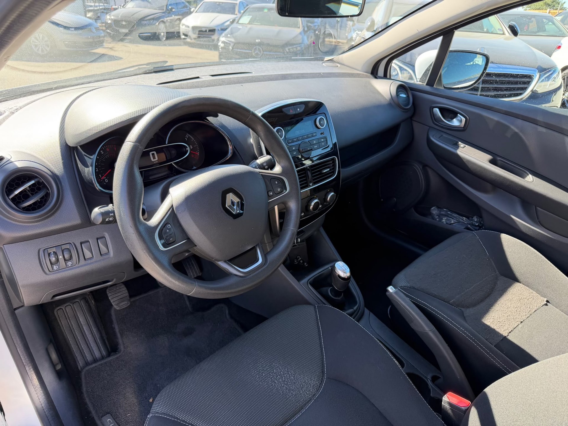 RENAULT Clio 1.2 16V Zen expertiser du jour garantie 2 ans 🇨🇭-image-8