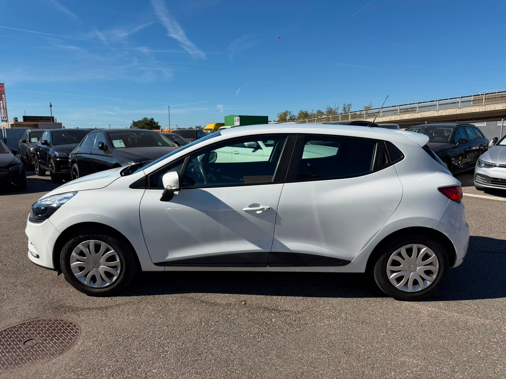 RENAULT Clio 1.2 16V Zen expertiser du jour garantie 2 ans 🇨🇭-image-2