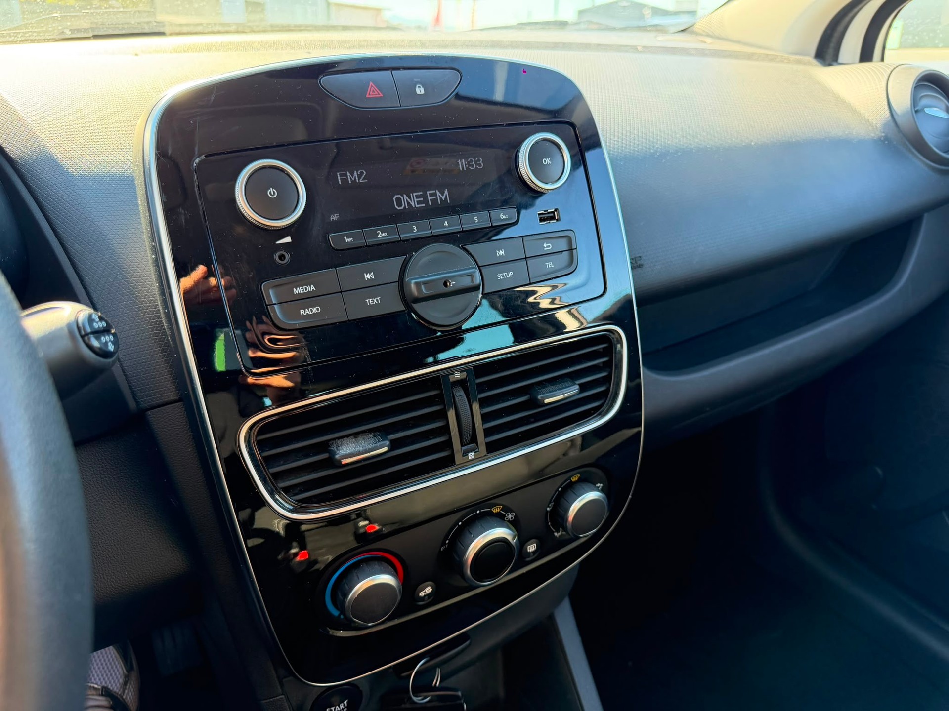 RENAULT Clio 1.2 16V Zen expertiser du jour garantie 2 ans 🇨🇭-image-12
