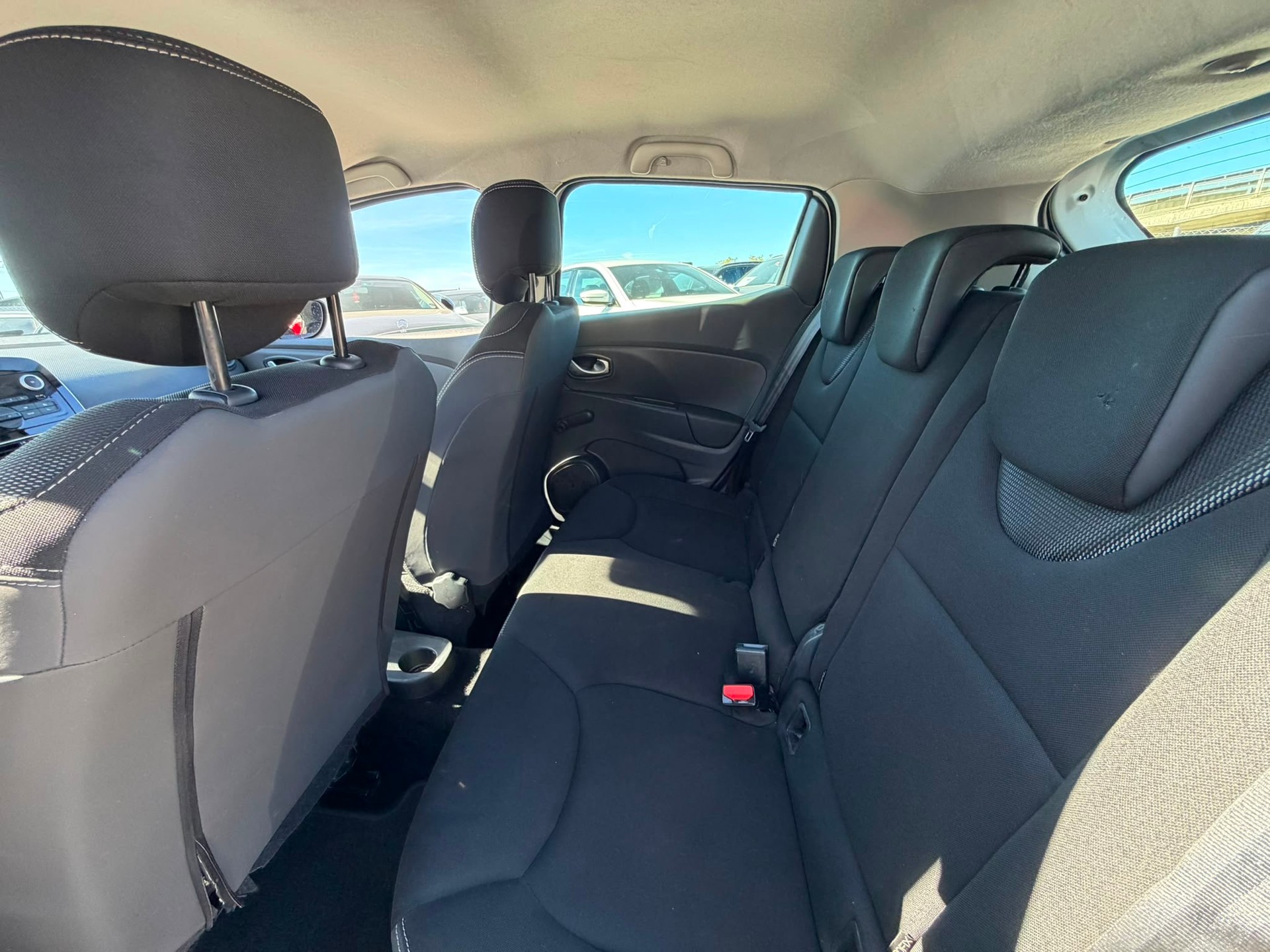 RENAULT Clio 1.2 16V Zen expertiser du jour garantie 2 ans 🇨🇭-image-13