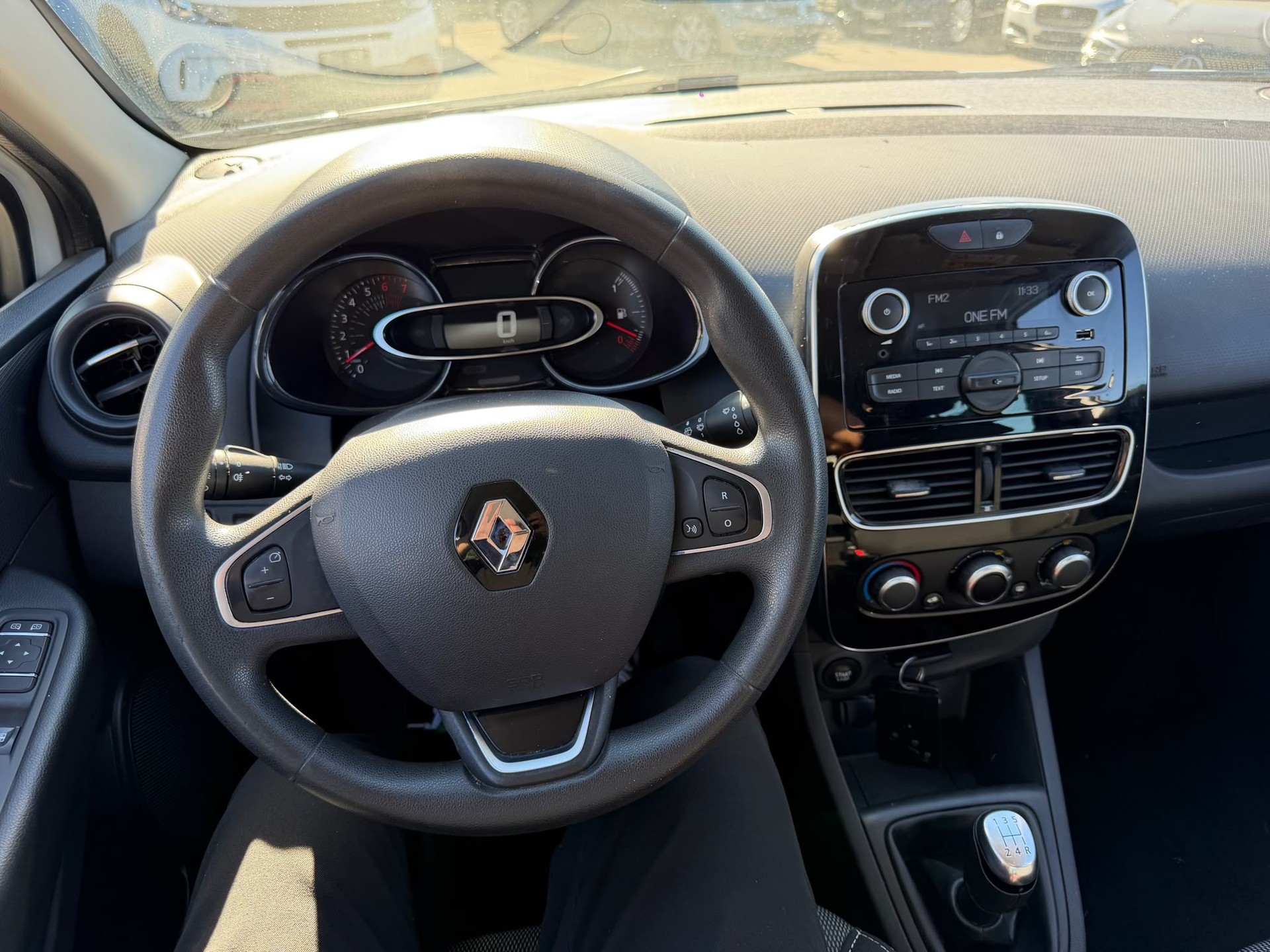 RENAULT Clio 1.2 16V Zen expertiser du jour garantie 2 ans 🇨🇭-image-9