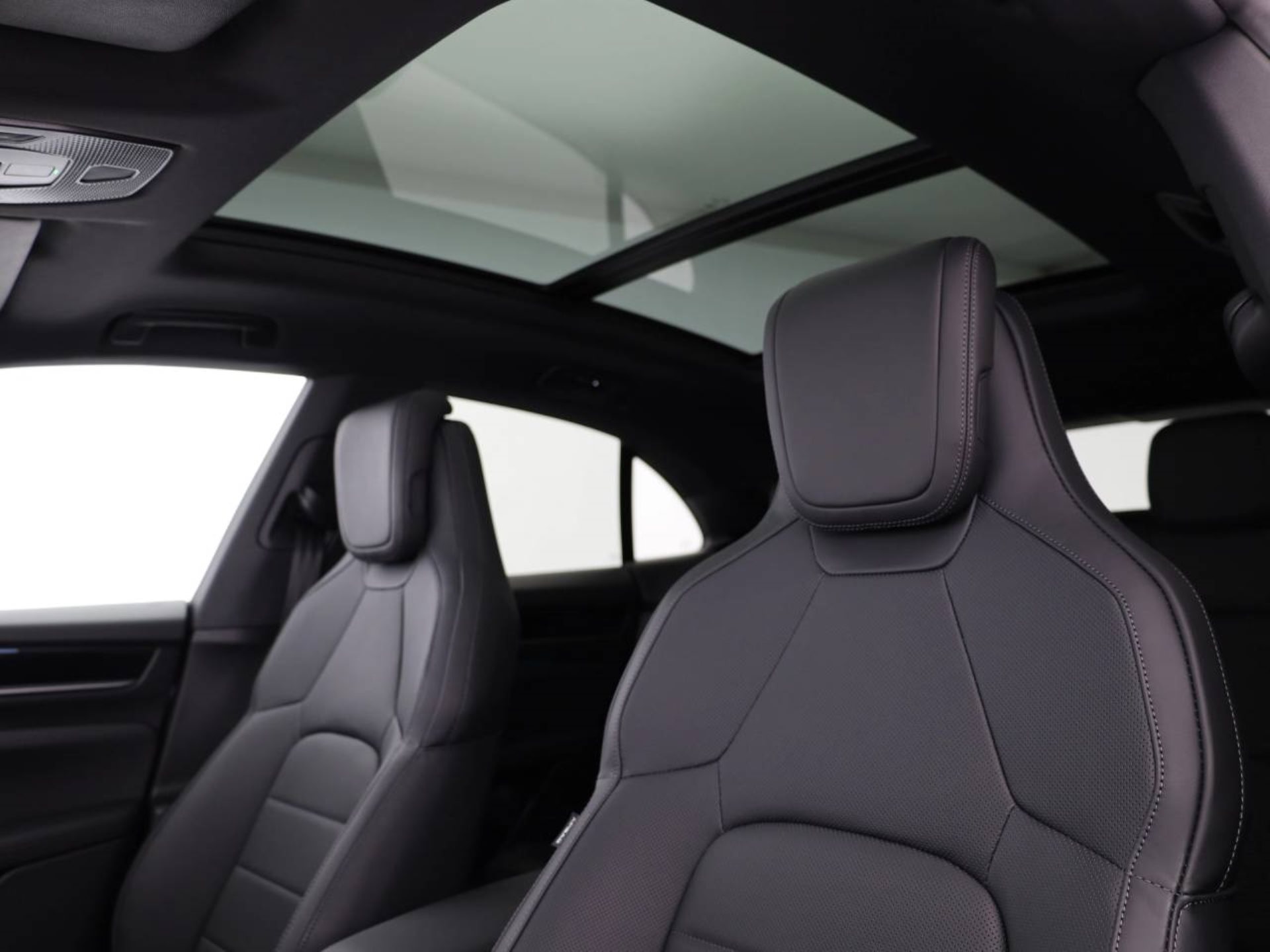 PORSCHE Macan 4S-image-15
