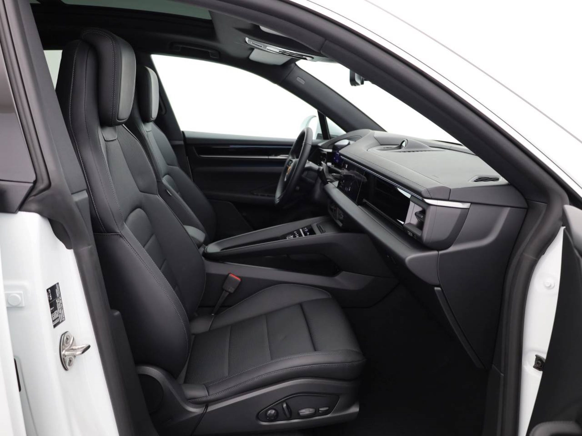 PORSCHE Macan 4S-image-16