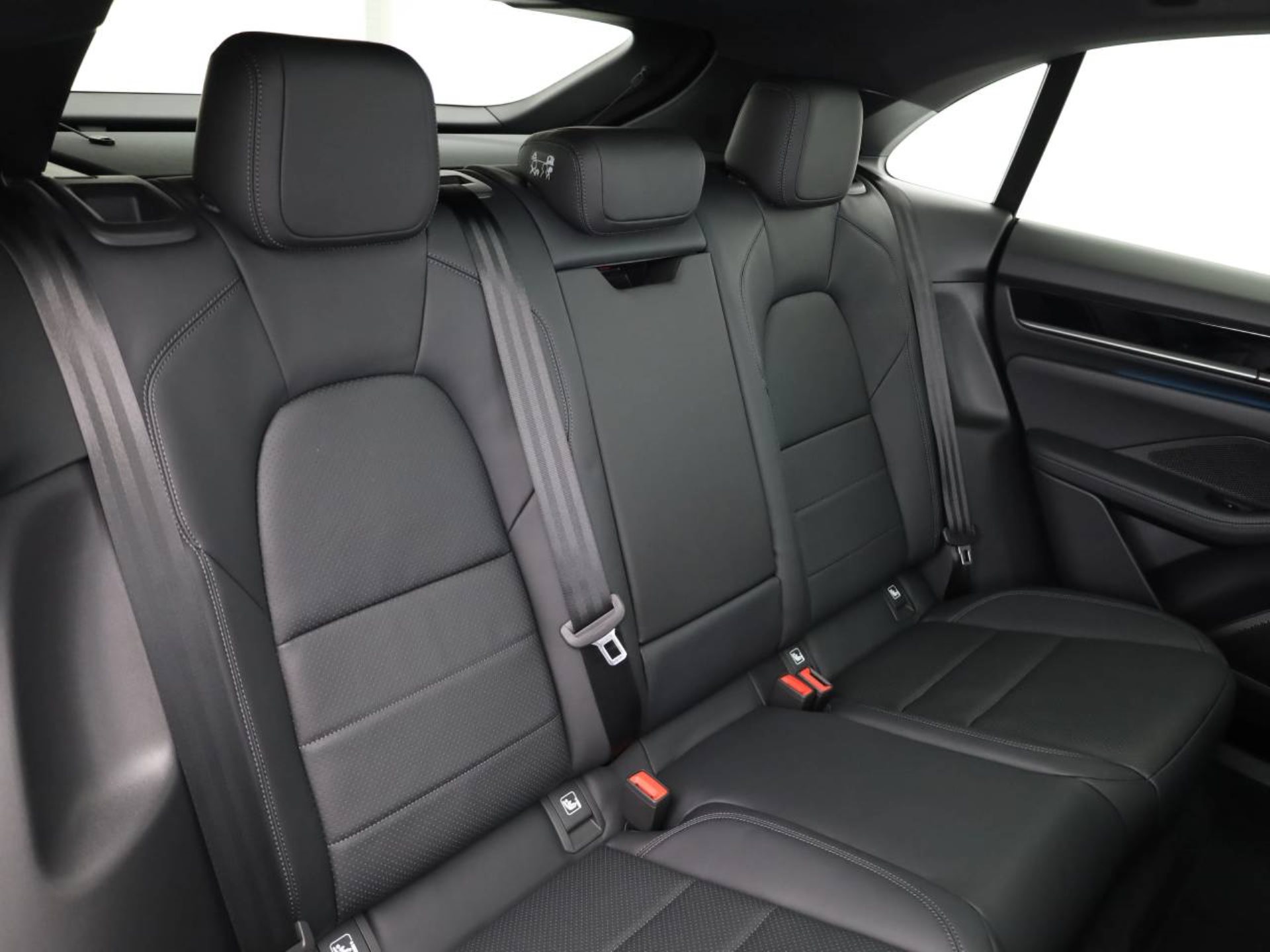PORSCHE Macan 4S-image-19
