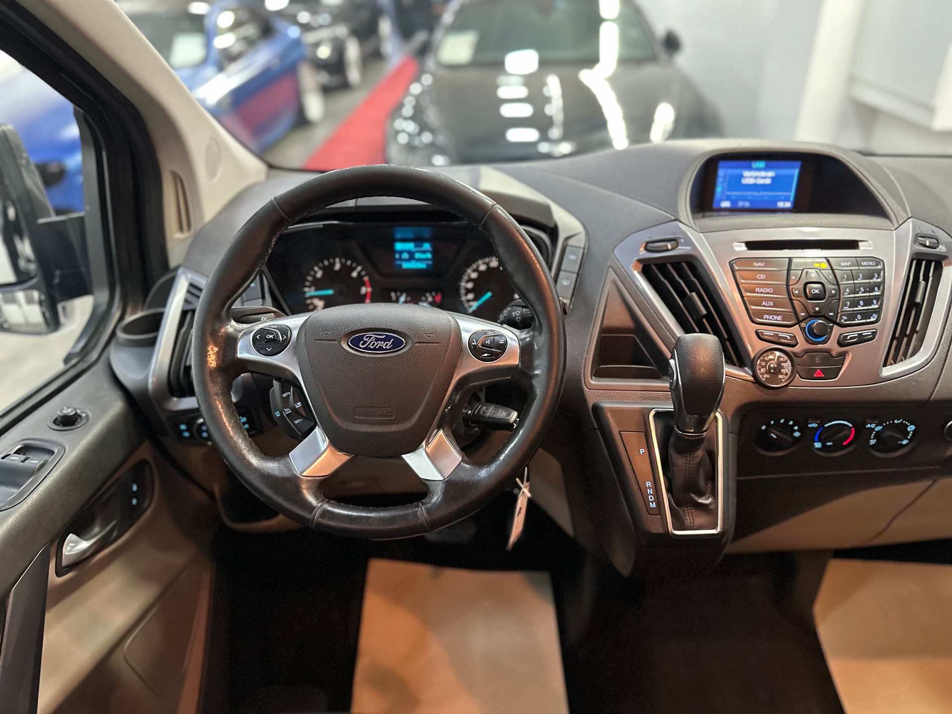 FORD Tourneo Custom 310 L2H1 Titanium SelectShift A-image-8