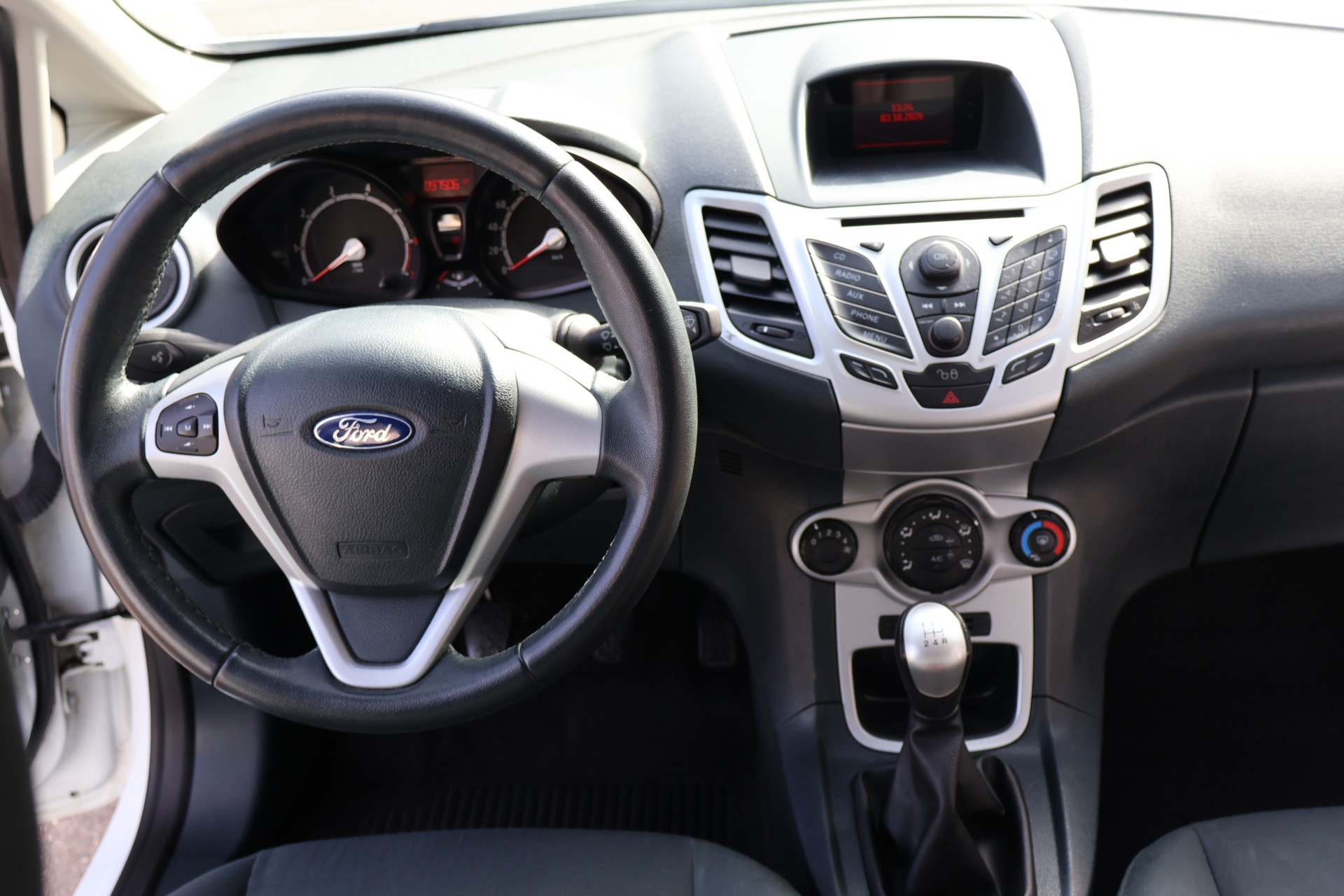 FORD Fiesta 1.25 16V Ambiente-image-14