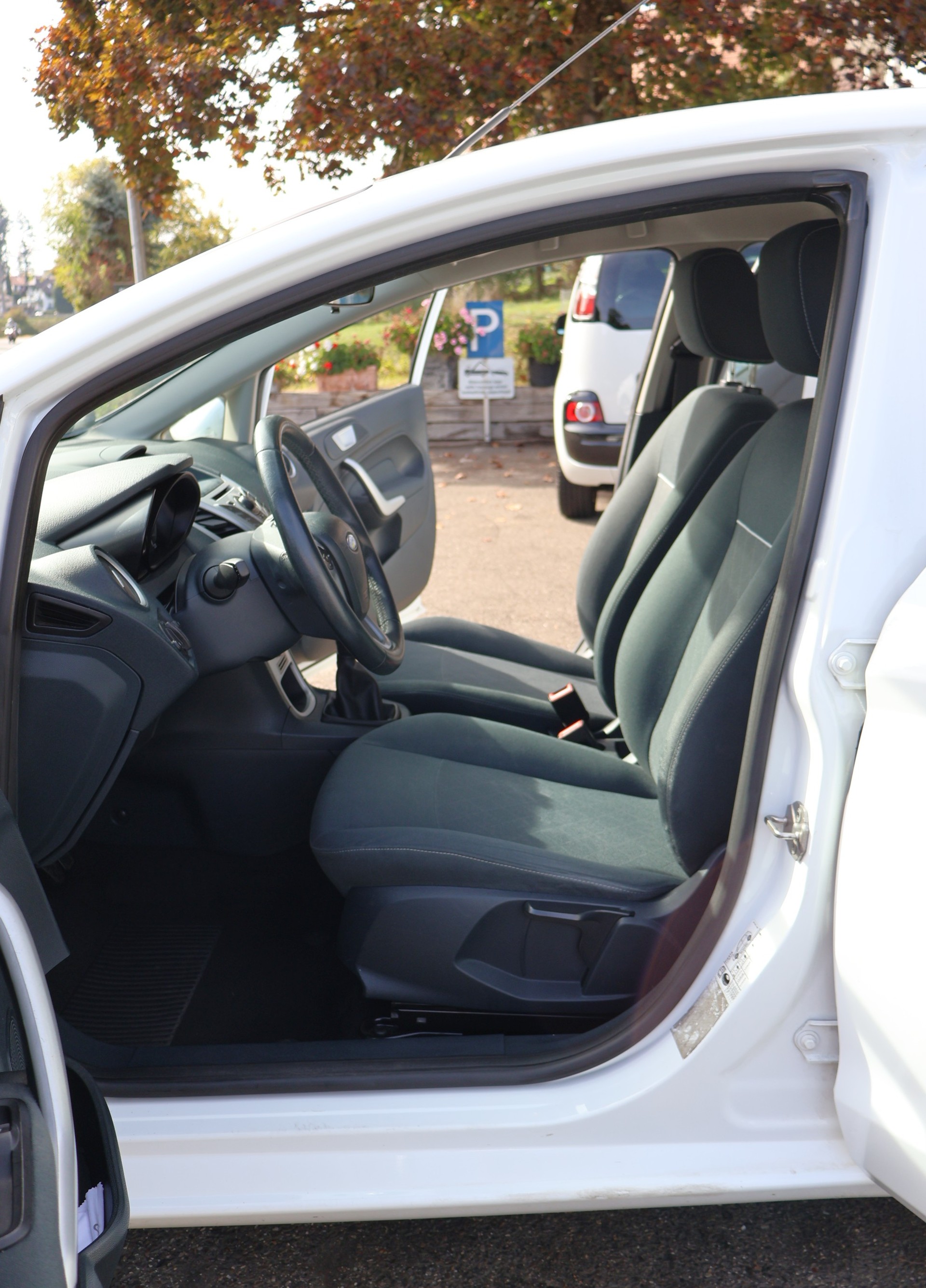 FORD Fiesta 1.25 16V Ambiente-image-9