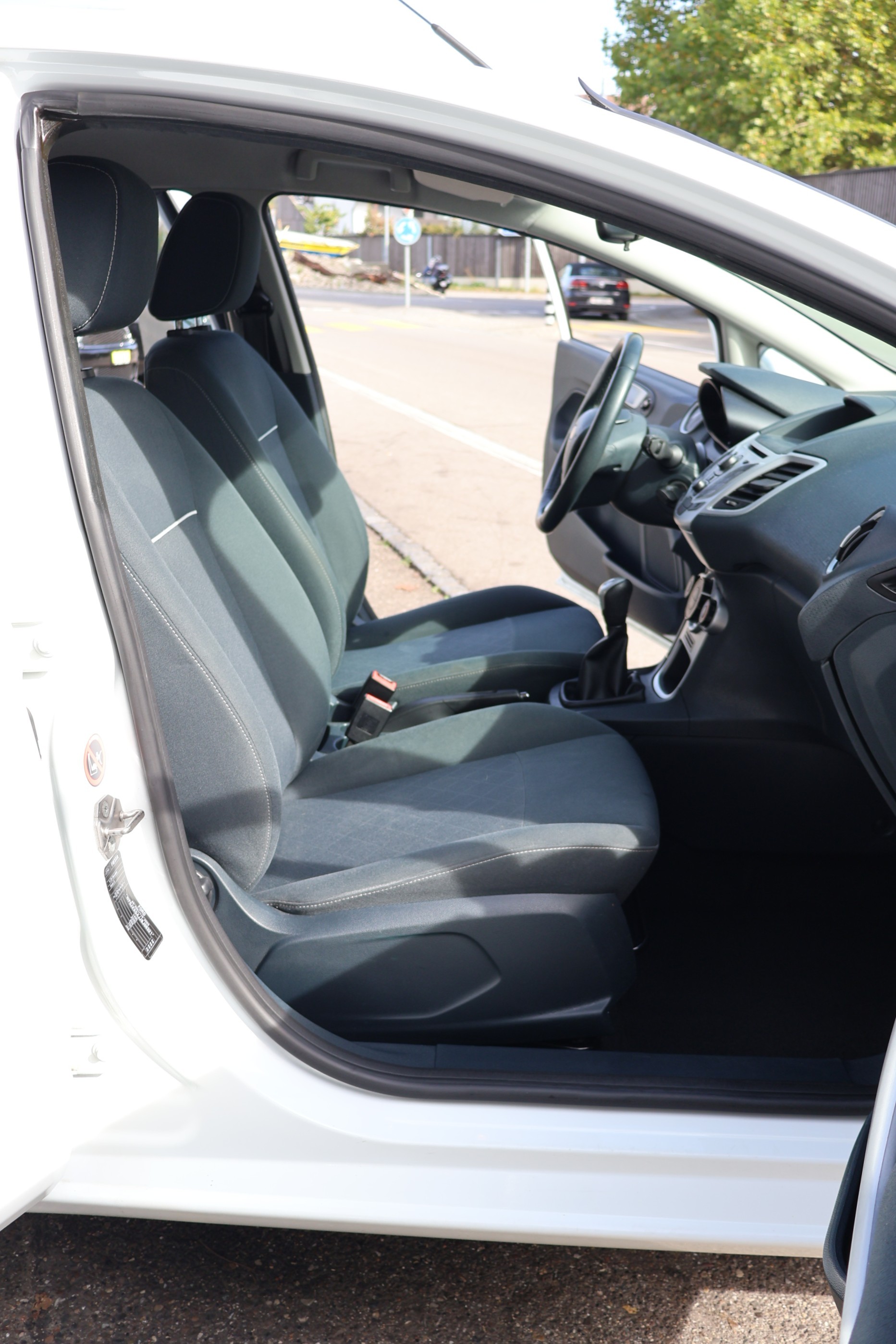 FORD Fiesta 1.25 16V Ambiente-image-11