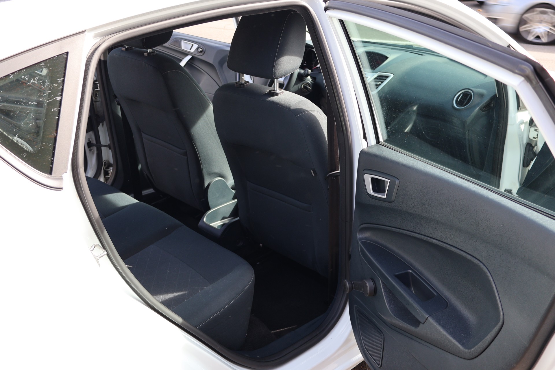 FORD Fiesta 1.25 16V Ambiente-image-15