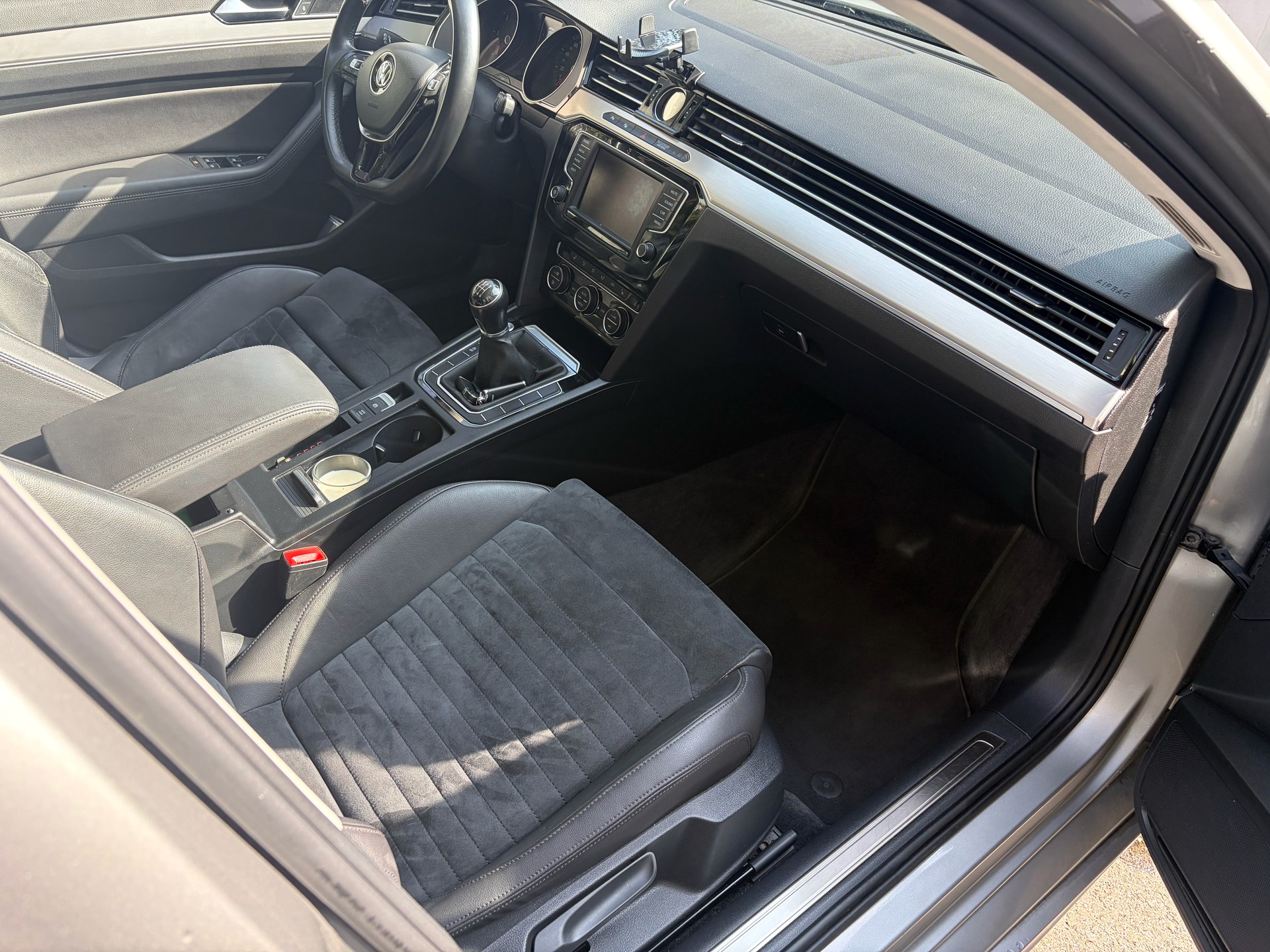 VW 2.0 TDI 150 R Line Highline-image-5