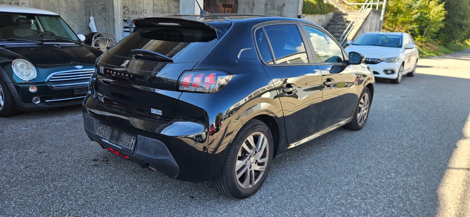 PEUGEOT 208 1.2 PureTech Active Pack-image-2