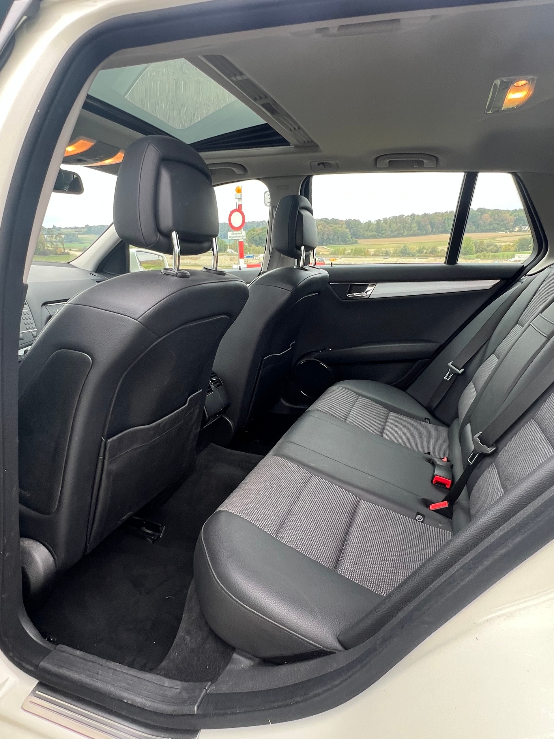 MERCEDES-BENZ C 220 CDI BlueEfficiency Avantgarde Automatic-image-13