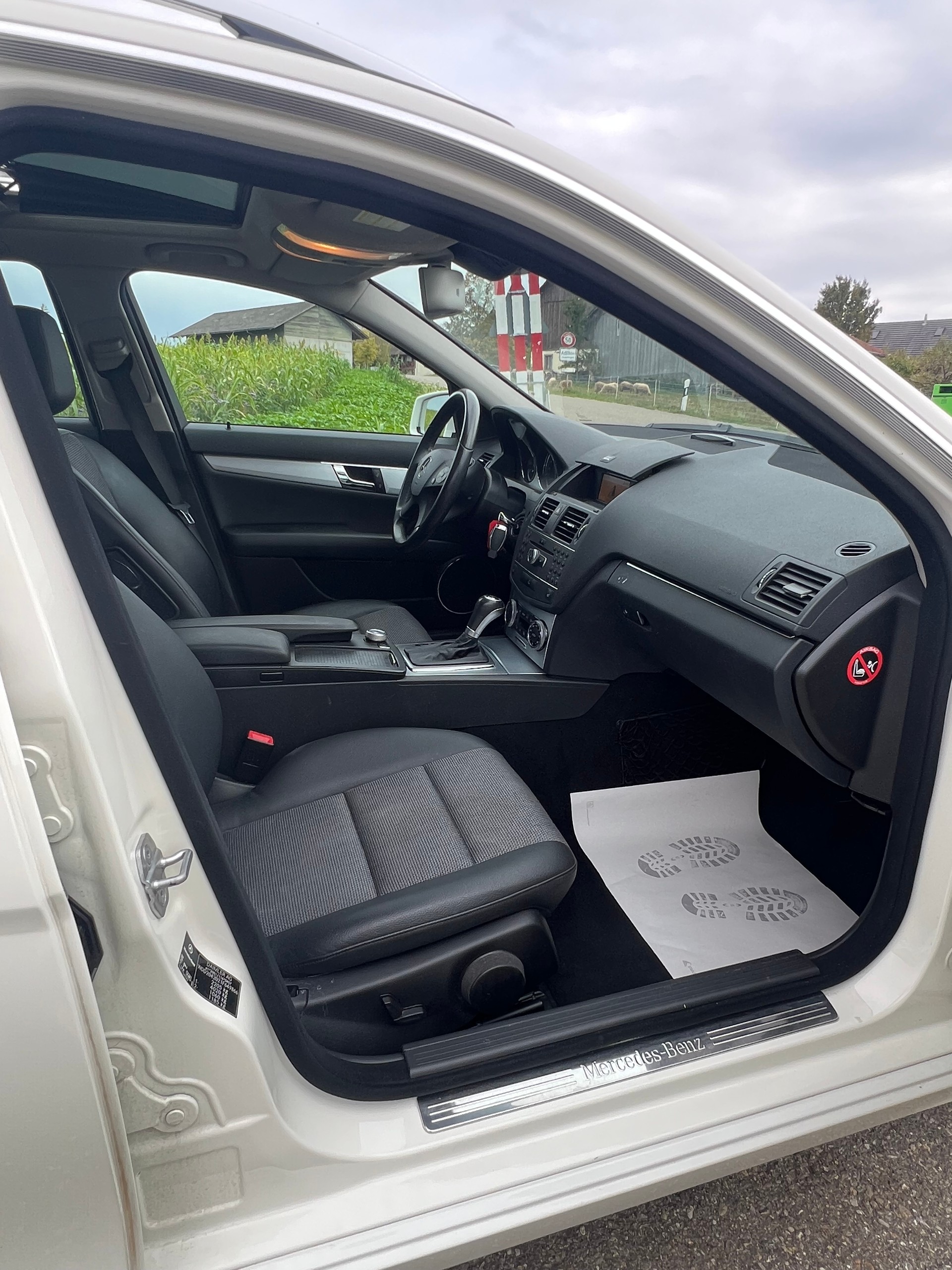MERCEDES-BENZ C 220 CDI BlueEfficiency Avantgarde Automatic-image-15