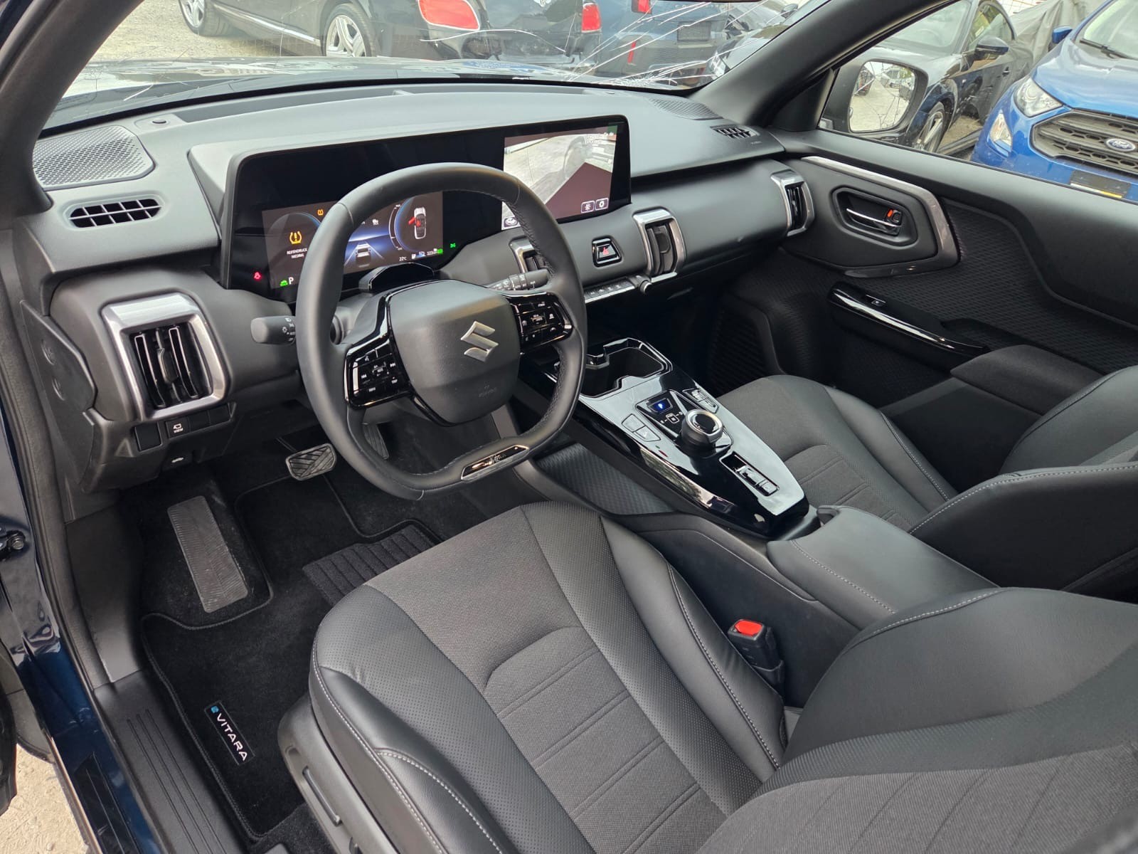 SUZUKI e-Vitara 61kWh Sakura Top 4x4-image-10