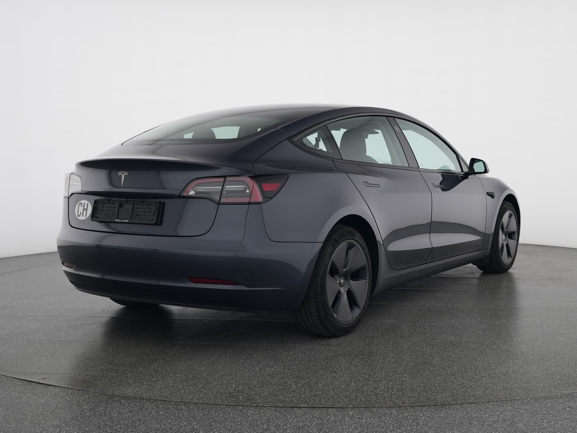 TESLA Model 3 Standard Range RWD-image-1